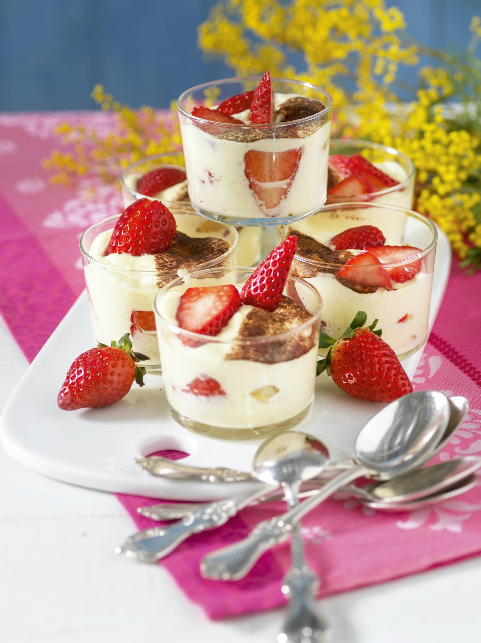 Jordgubbstiramisu med flädersmak