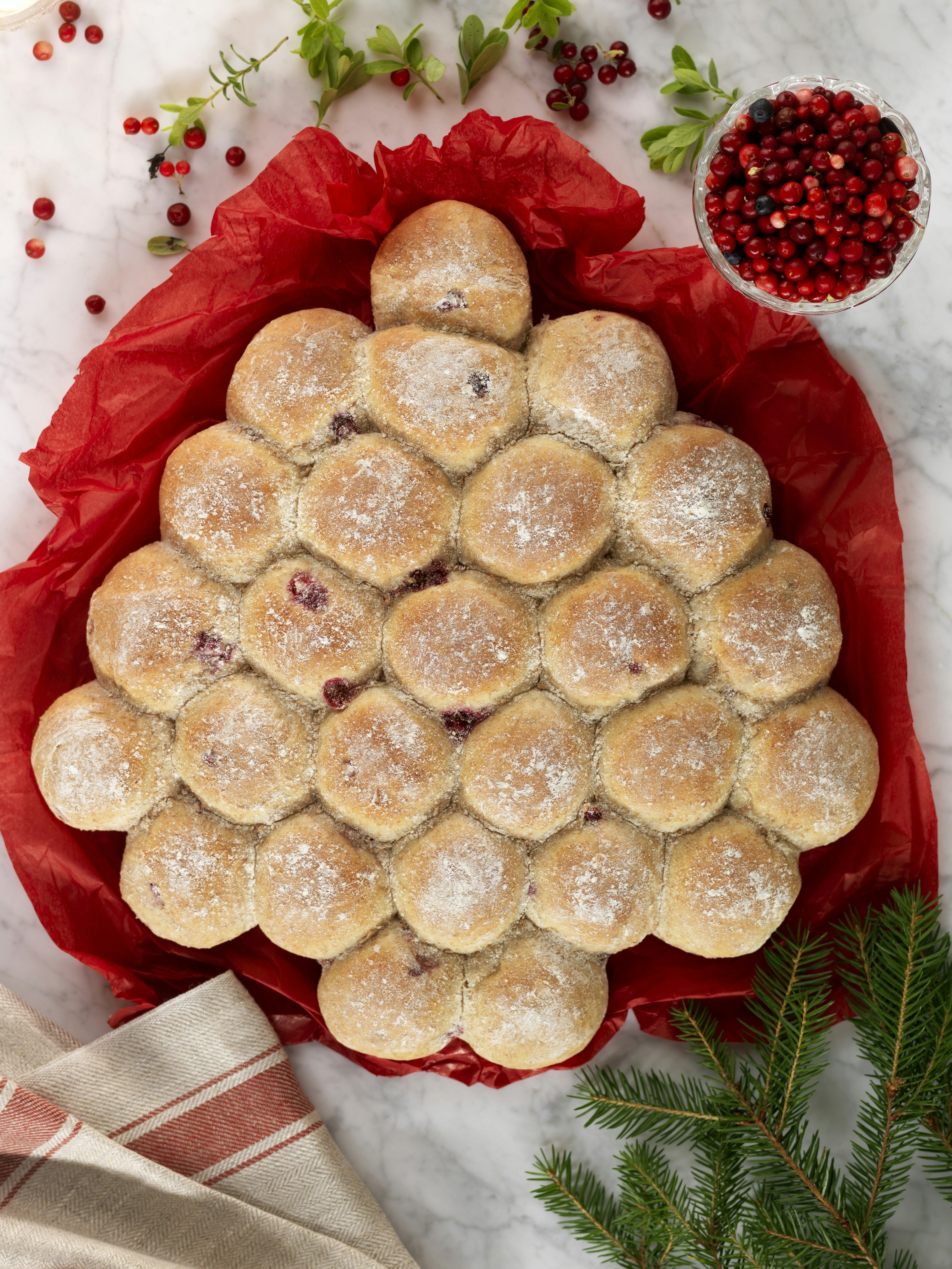 Julfint brytbröd i granform