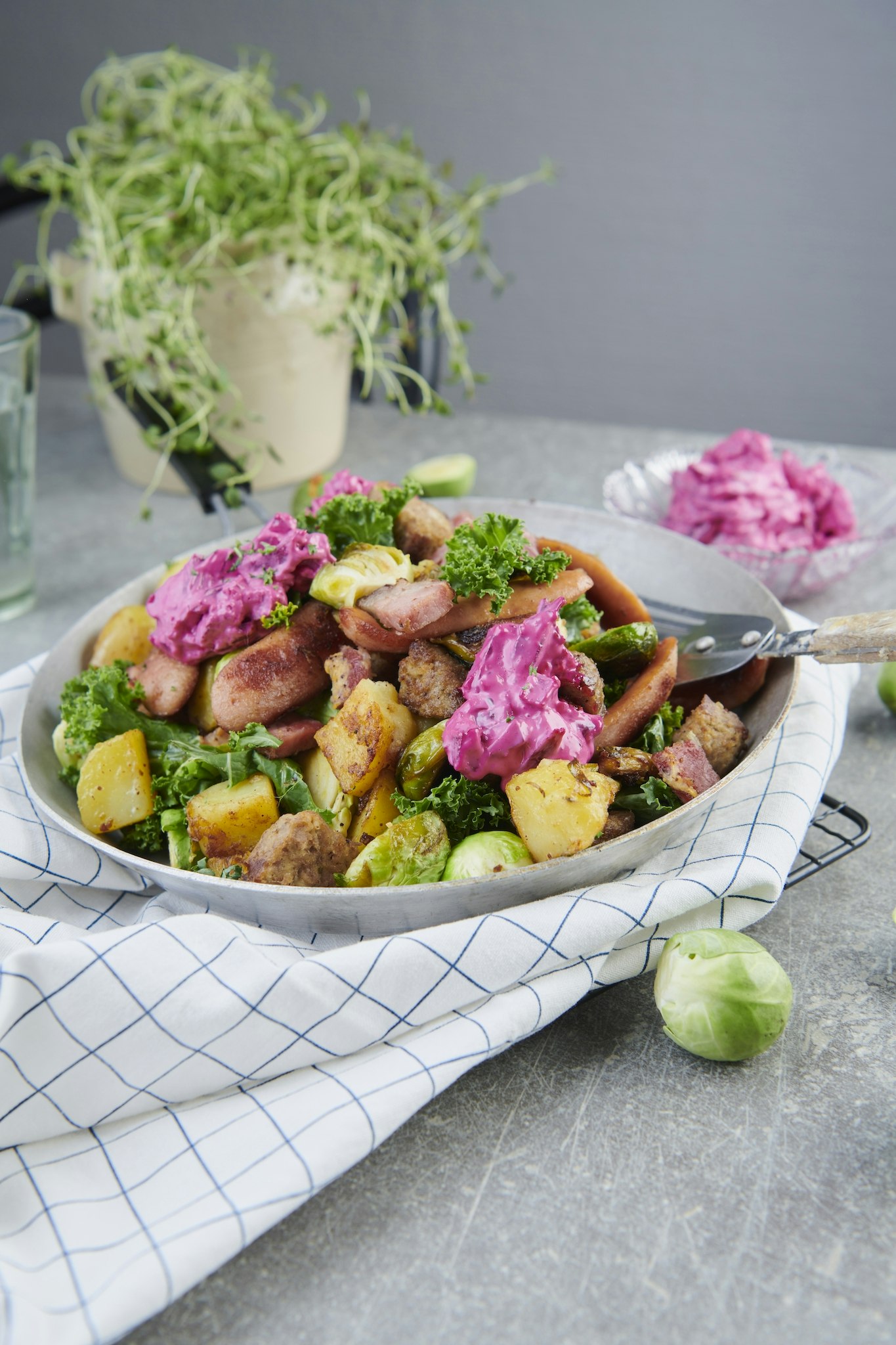 Julig pytt i panna med rödbetssallad