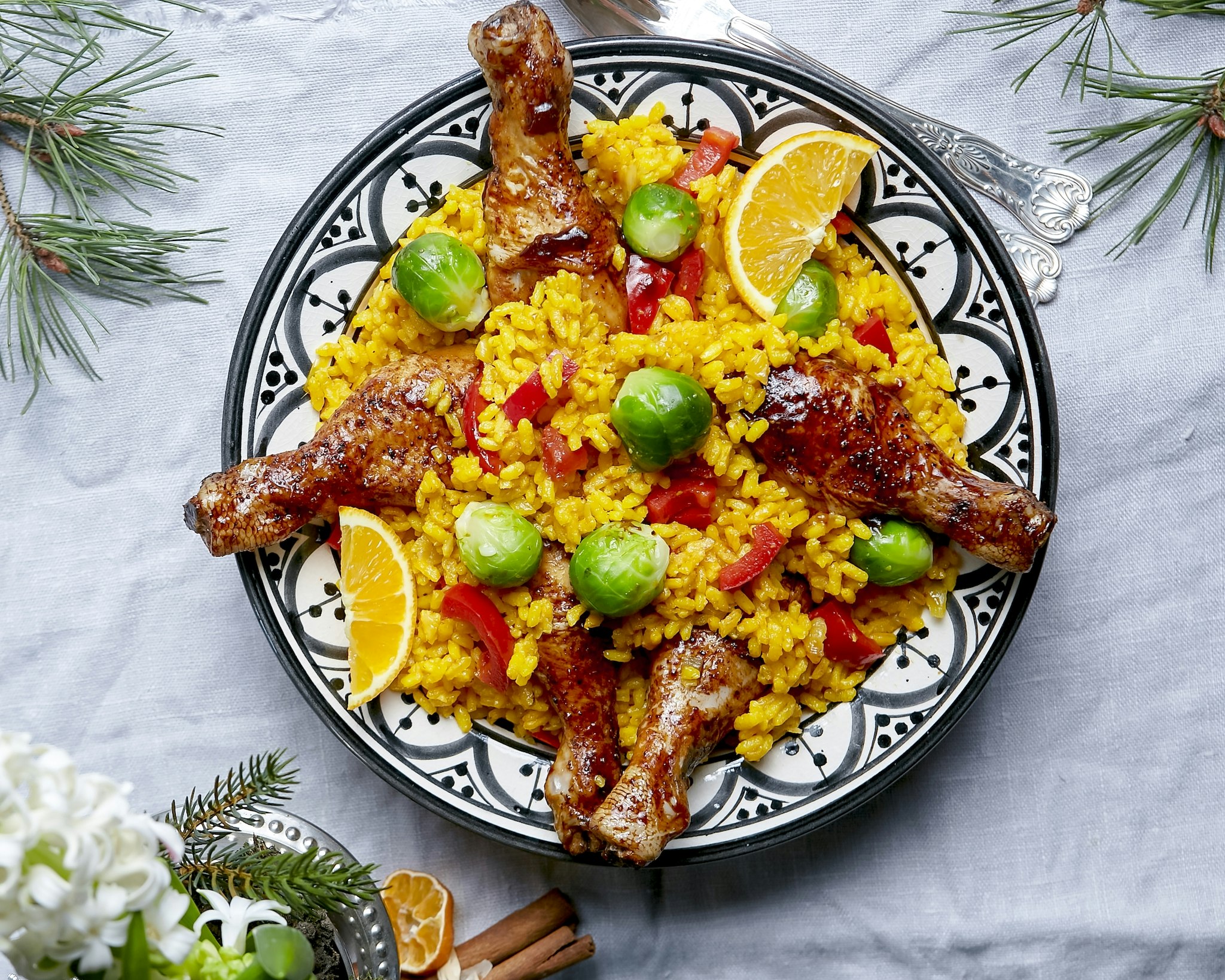 Julpaella med brysselkål och paprika