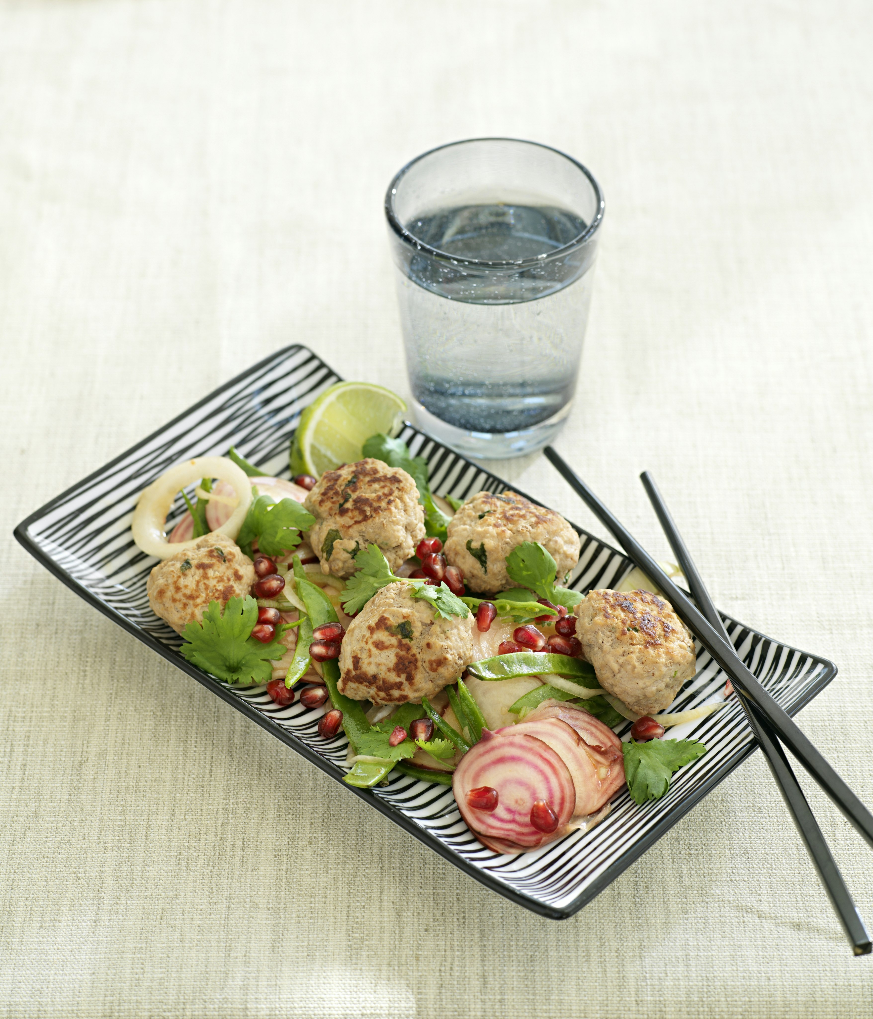 Kalkonbullar med sweet chili-grönsaker