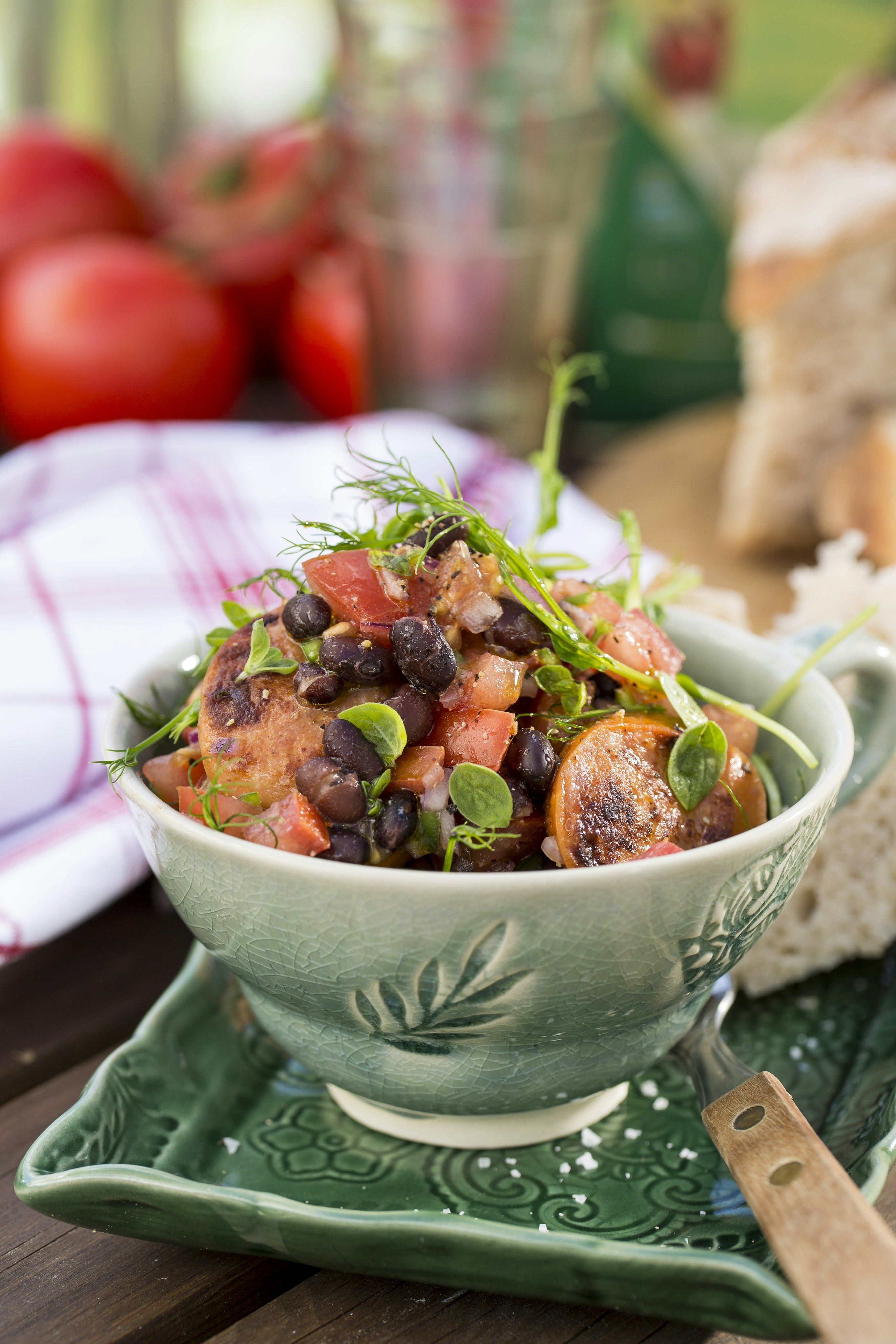 Kalkonkorv med tomat- och bönsalsa