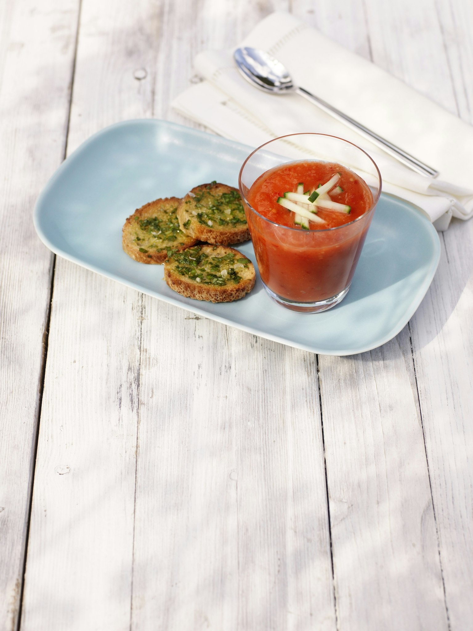 Kall tomatsoppa med basilikacrostini