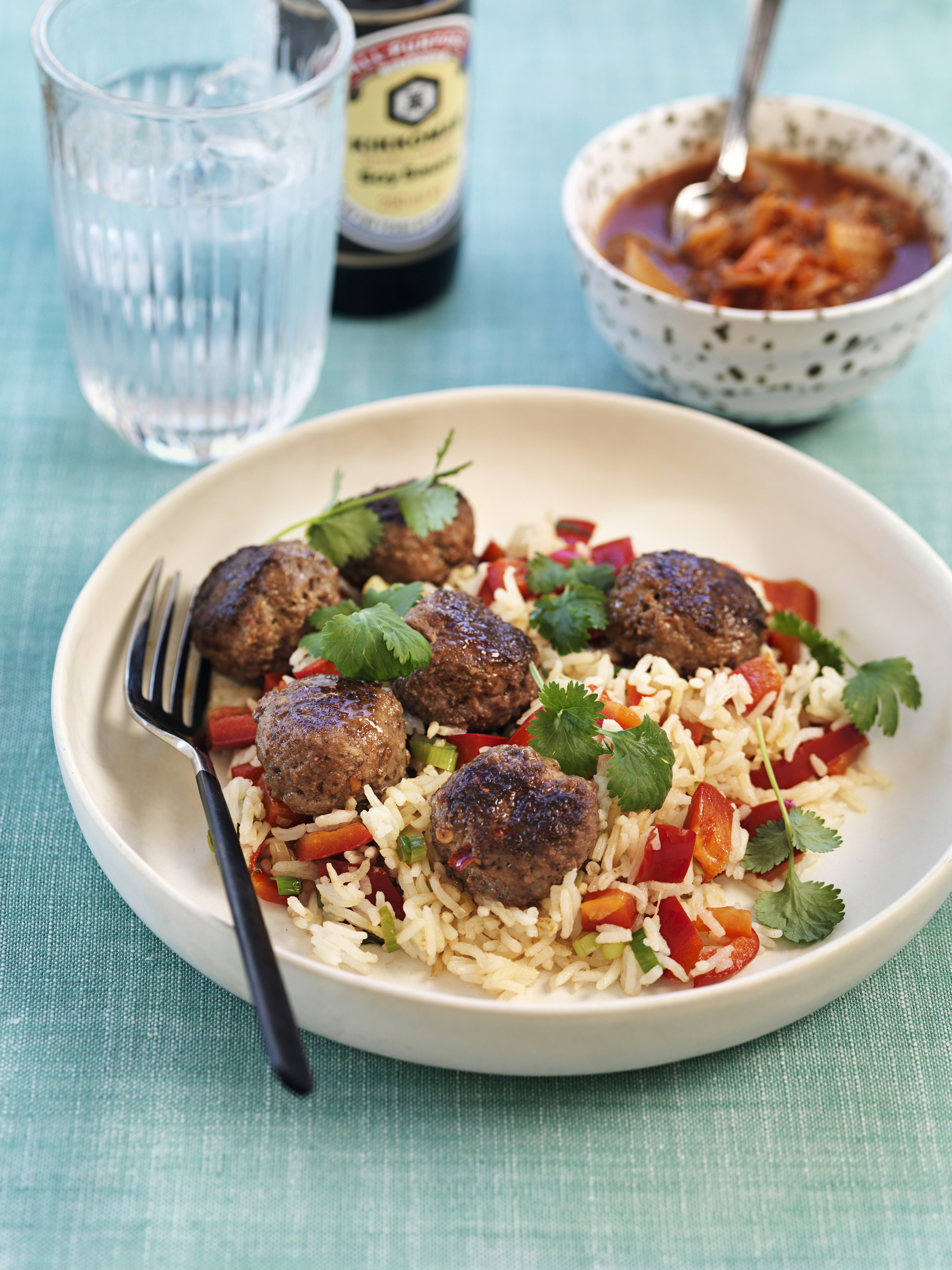 Kalvfärsbullar med stekt ris och kimchi