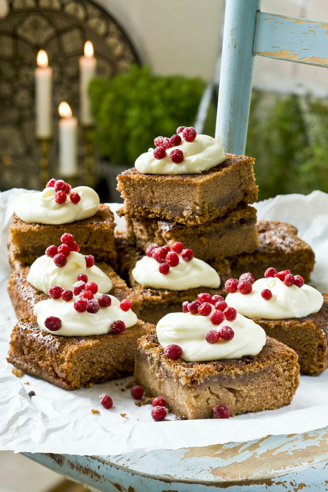 Kanelrutor med vit choklad och lingon