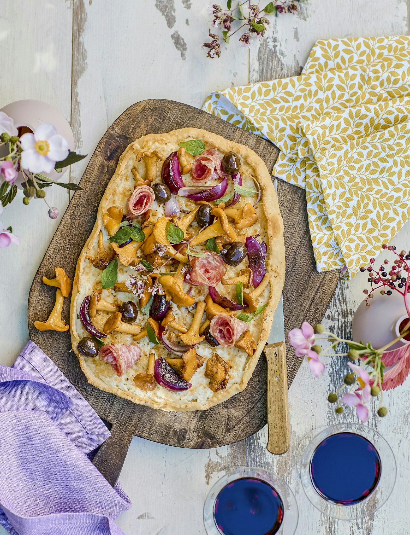 Kantarellpizza med salami