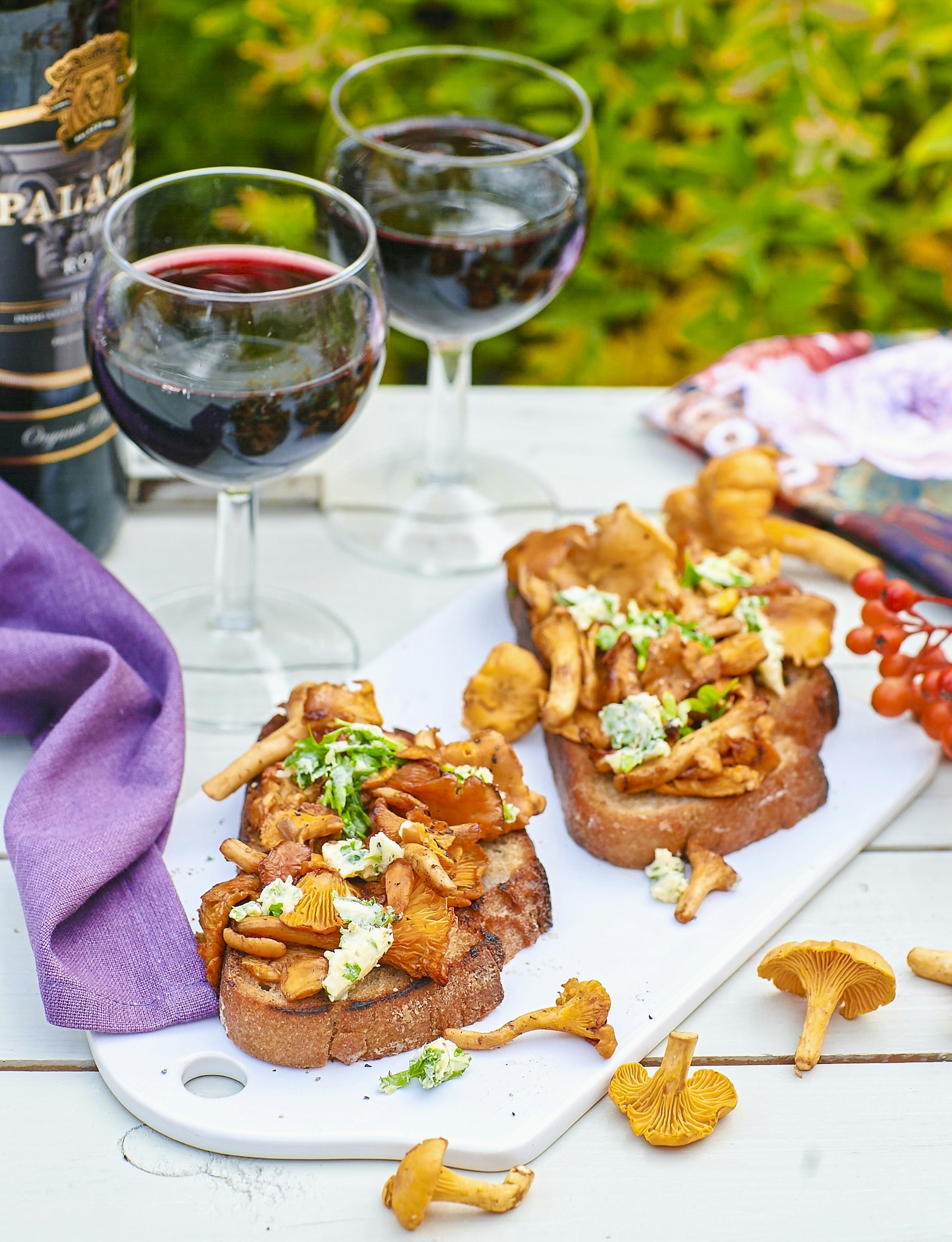 Kantarelltoast med vitlökssmör