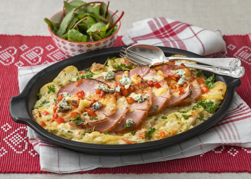 Kasslergratäng med rotfrukter och ädelost