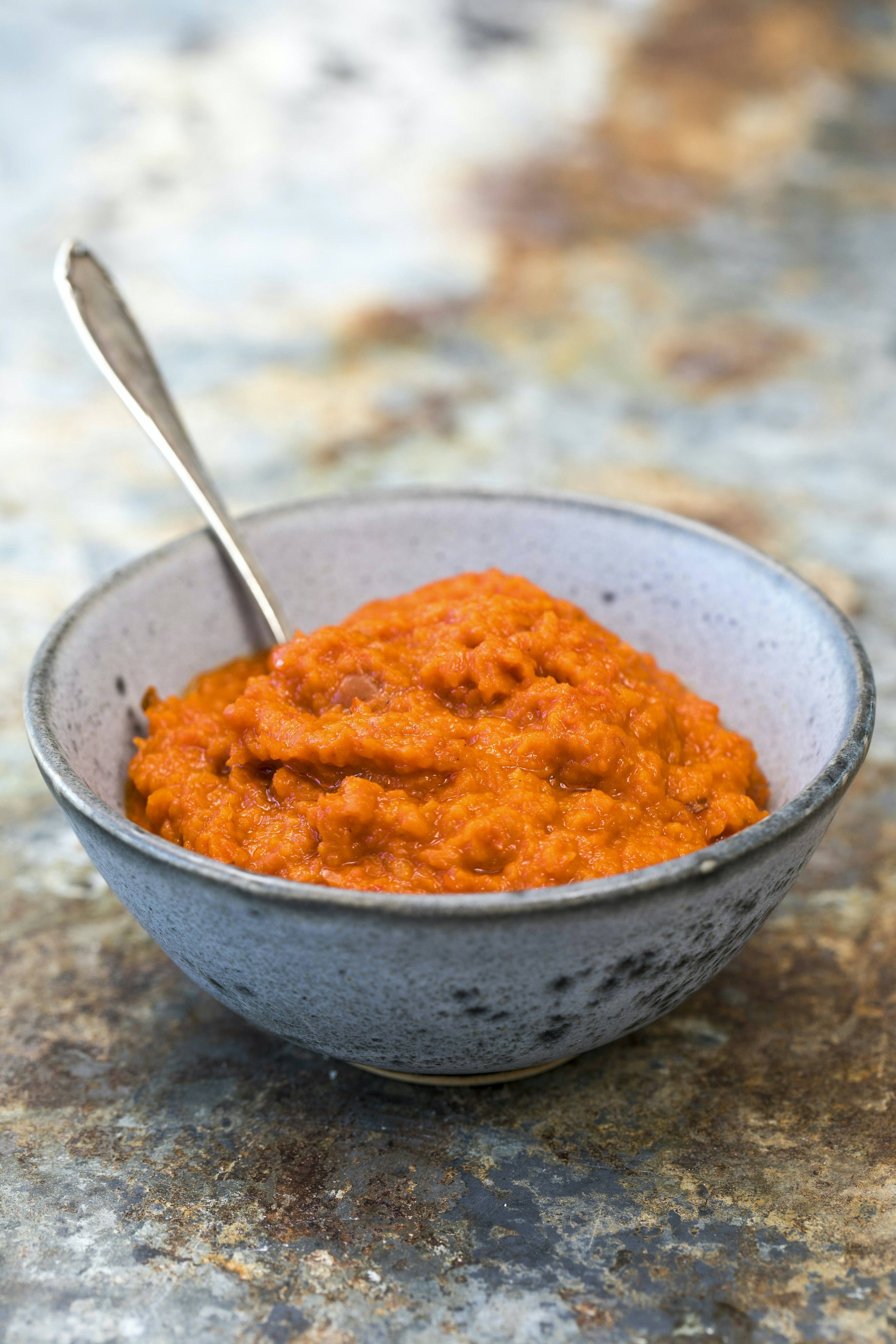 Ketchup på tomat och paprika