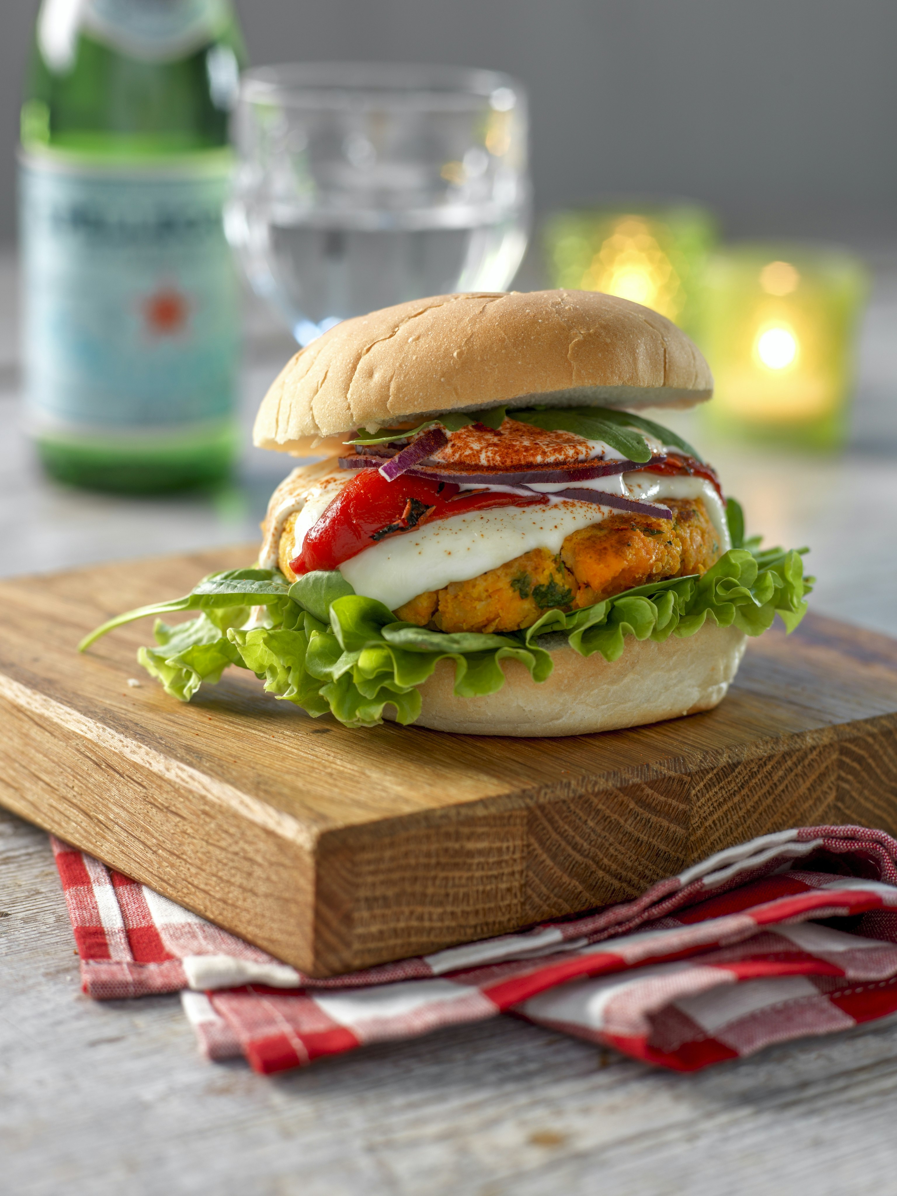 Kikärtsburgare med mozzarella & grillad paprika