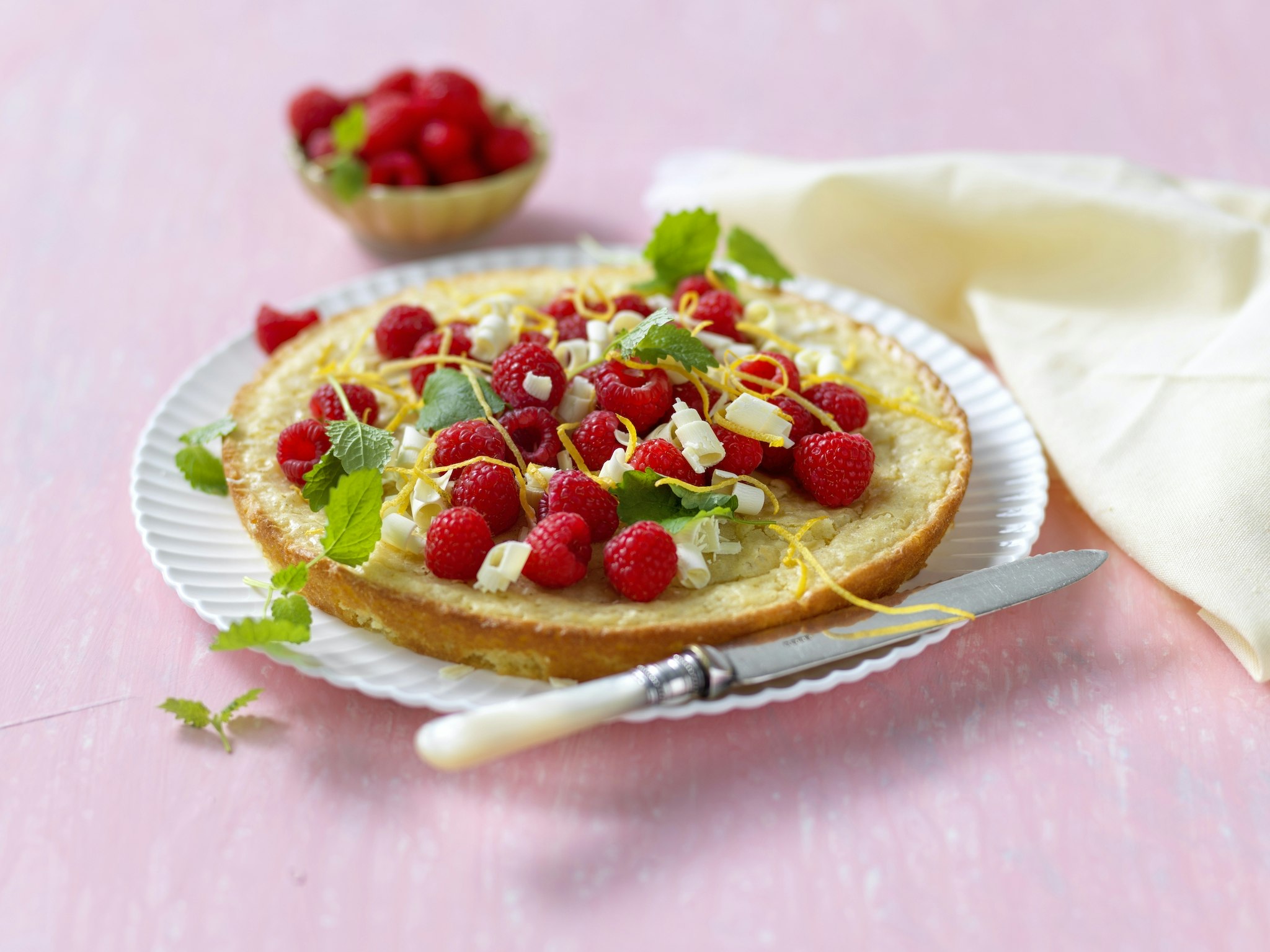 Kladdkaka med vit choklad och hallon