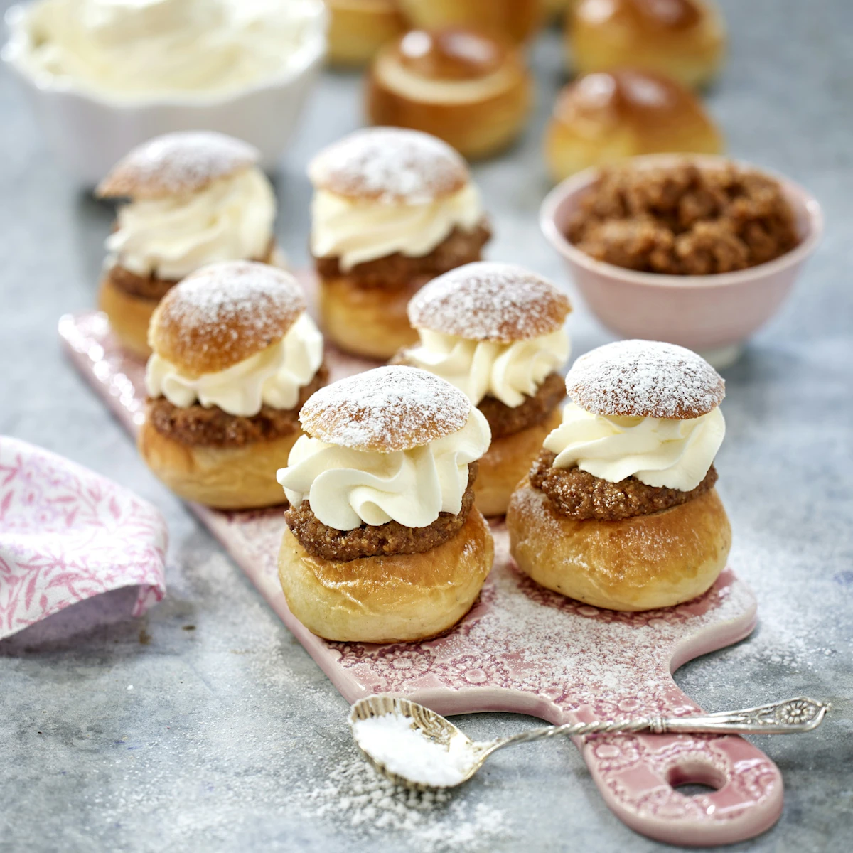 Ragna Rostad Ruffner Klassiska semlor med rostad nötfyllning