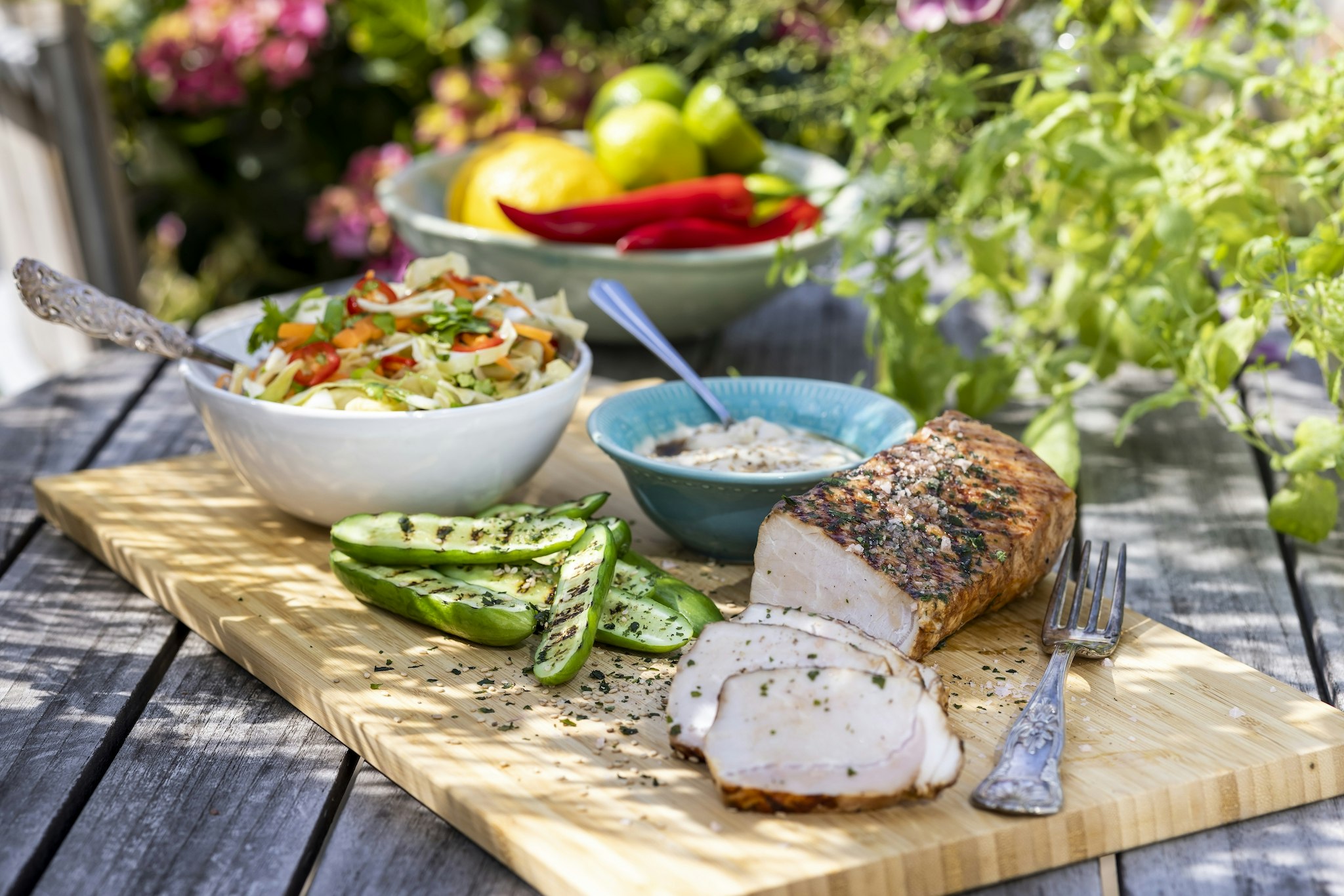 Kotlettrad med kålsallad och sesammajonnäs