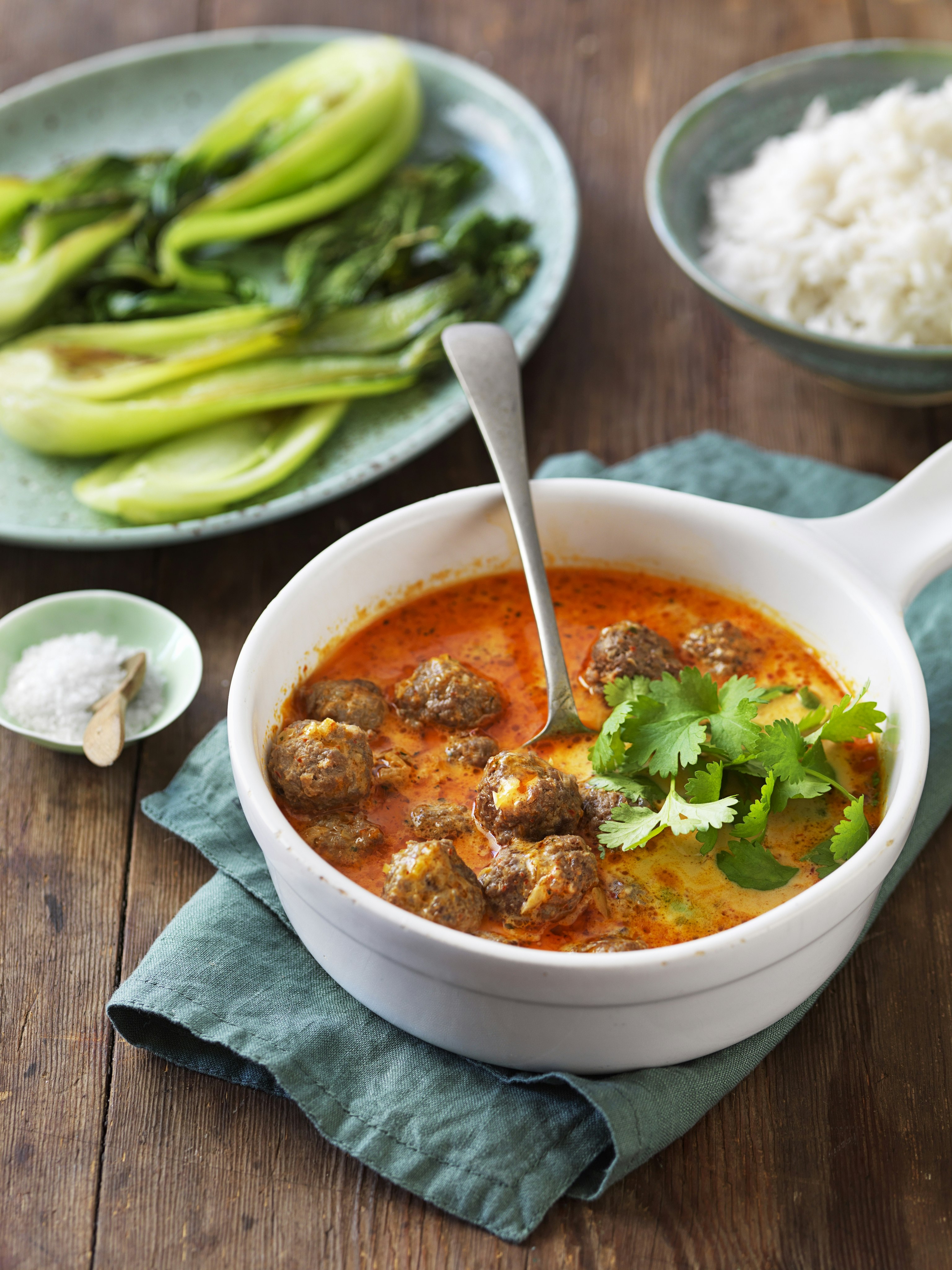 Köttbullar i röd currysås