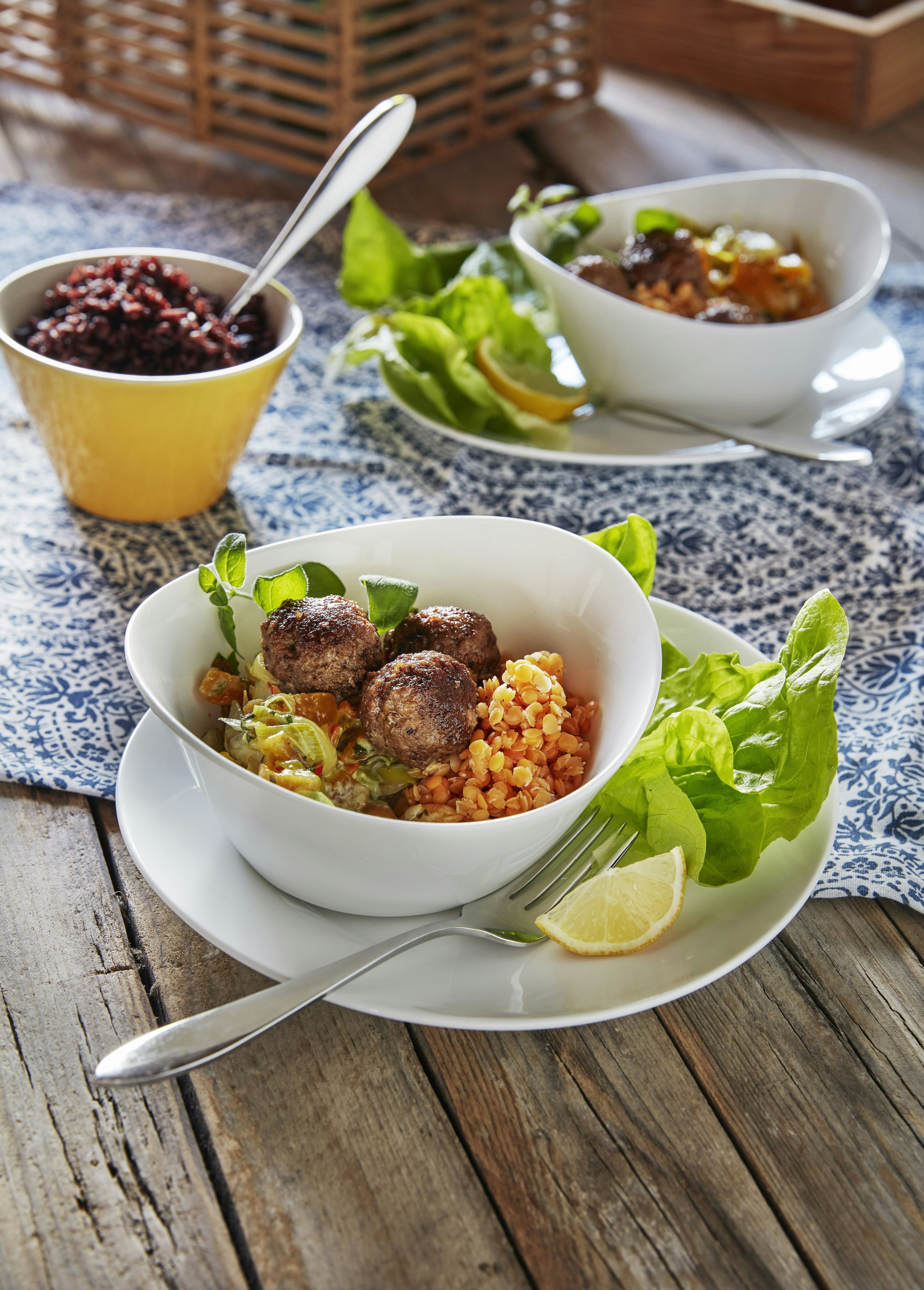 Indiska köttbullar med linser och grönsaksröra