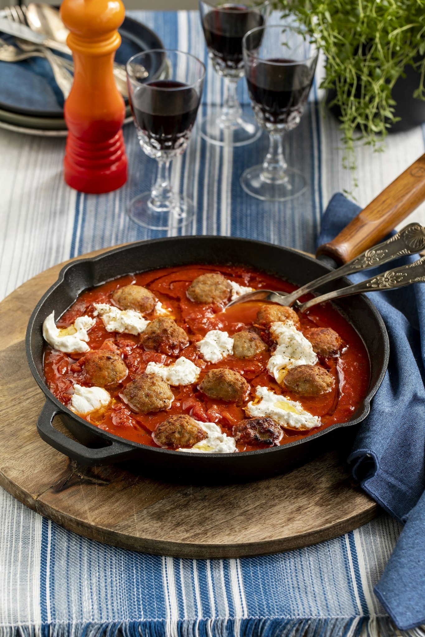 Köttbullar I Tomatsås Med Mozzarella