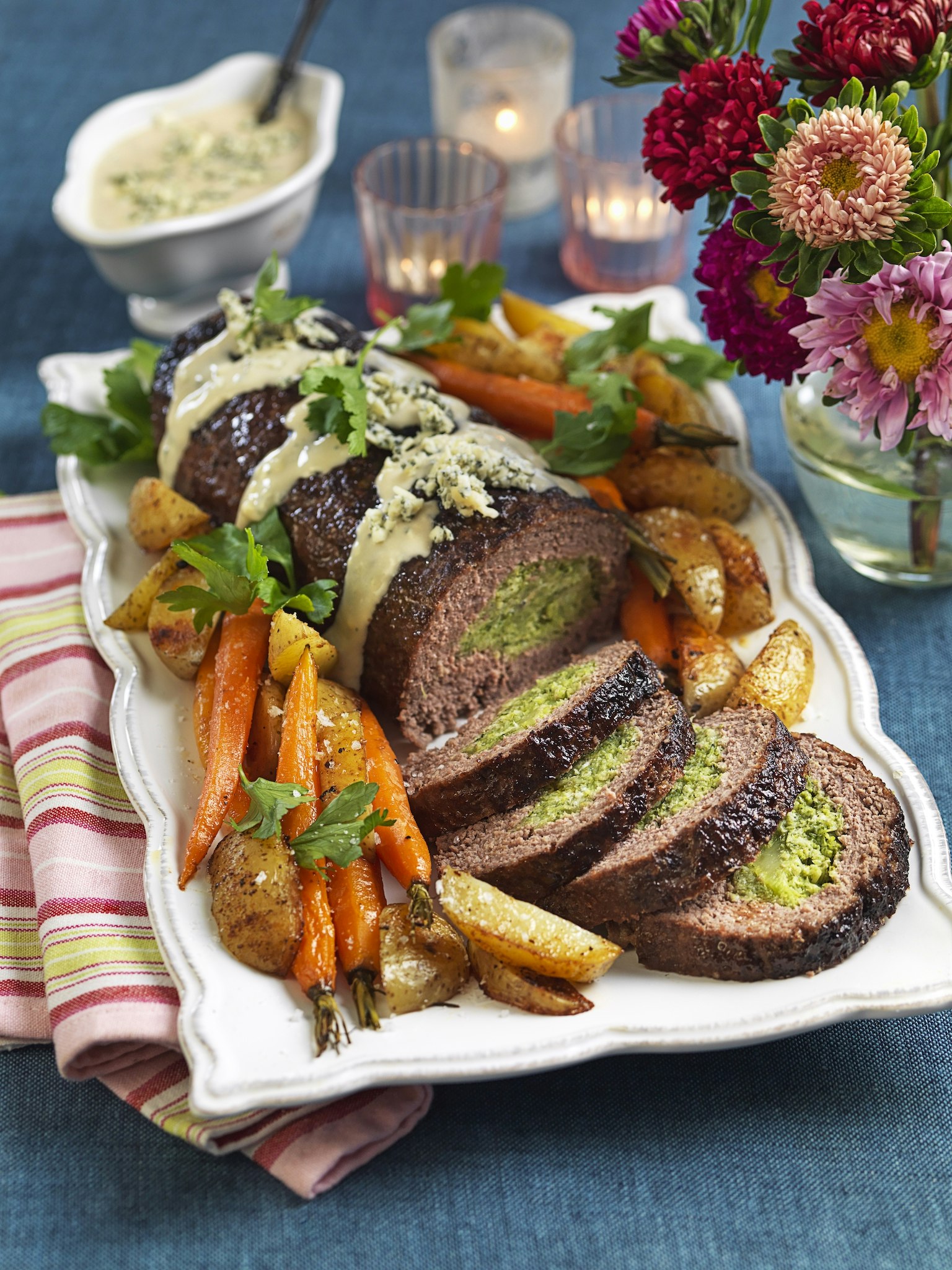 Köttfärslimpa med broccoli och ädelost