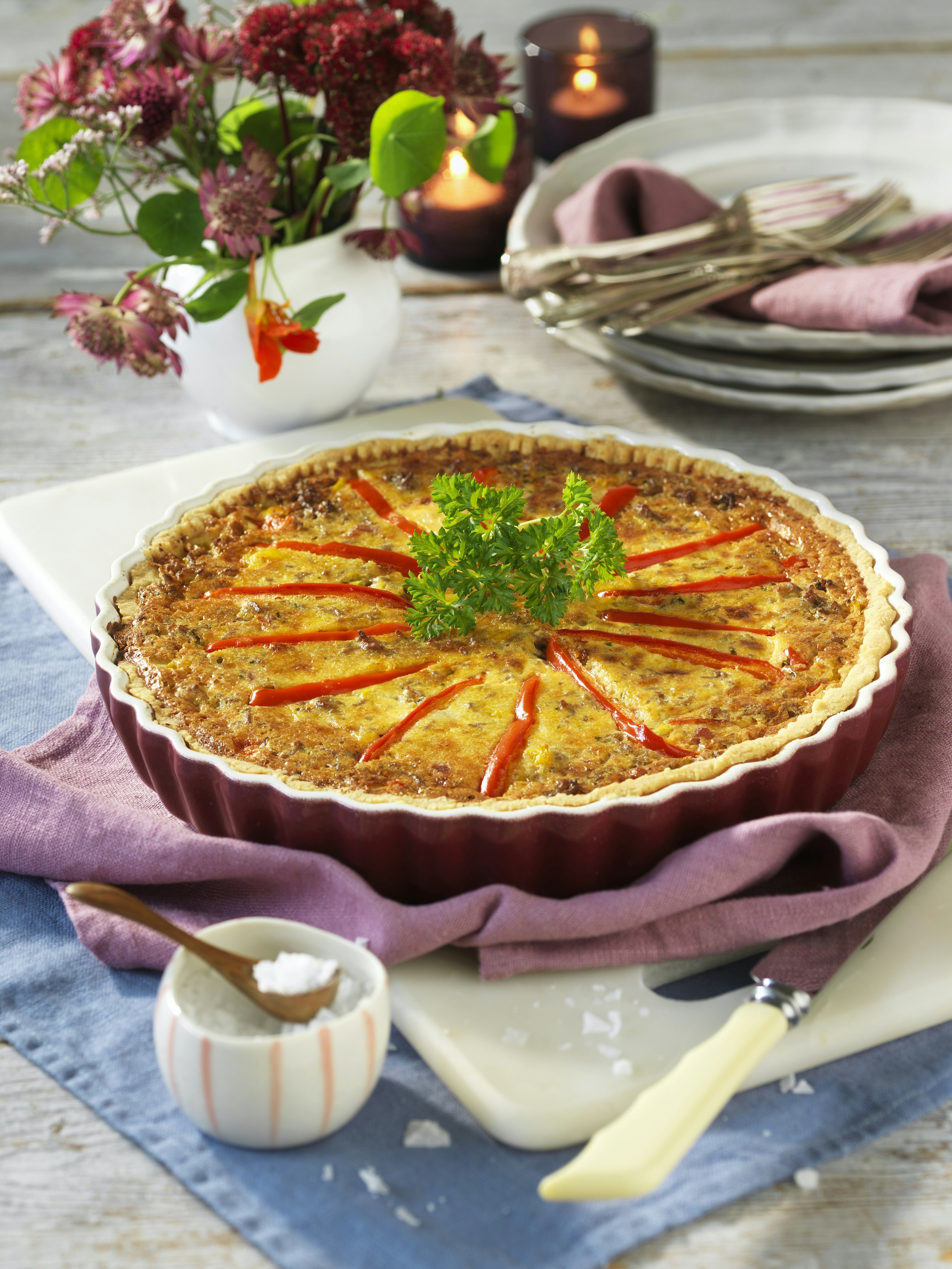 Köttfärspaj med bacon och paprika