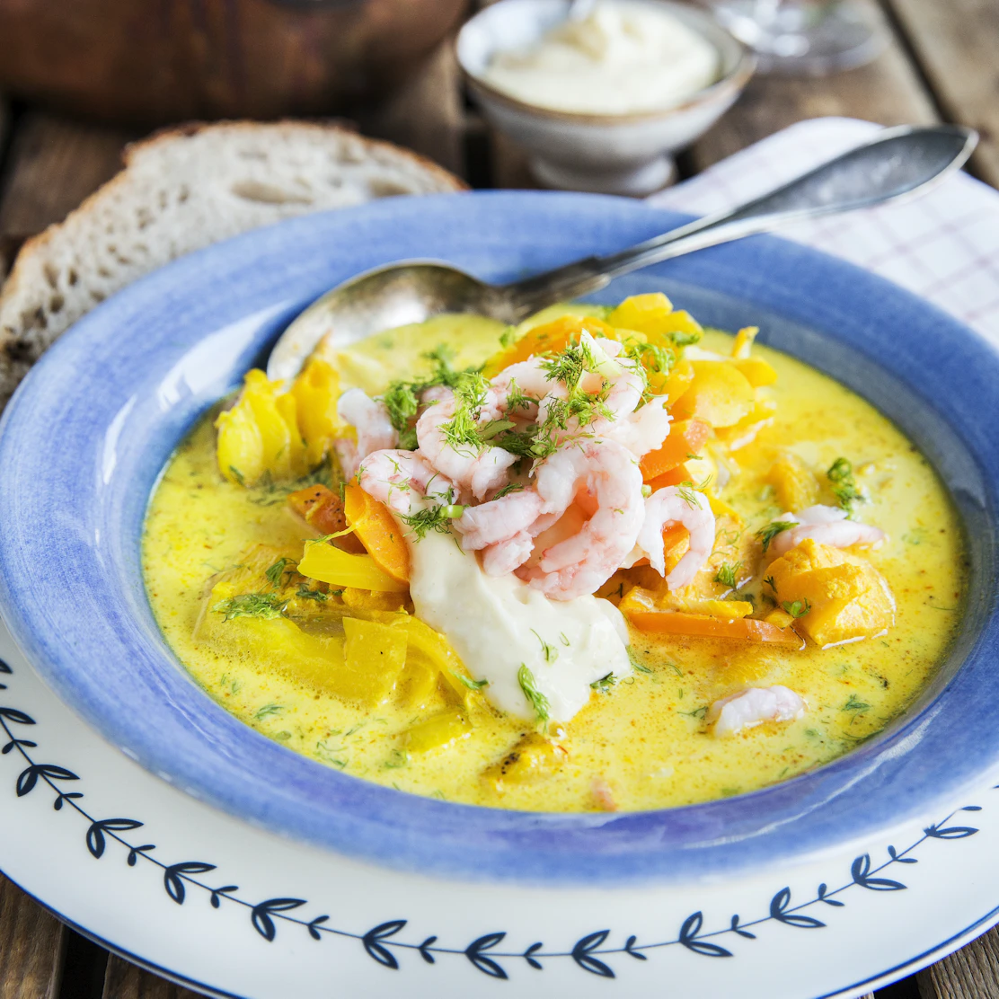 Fisksoppa med fänkål, räkor och saffran
