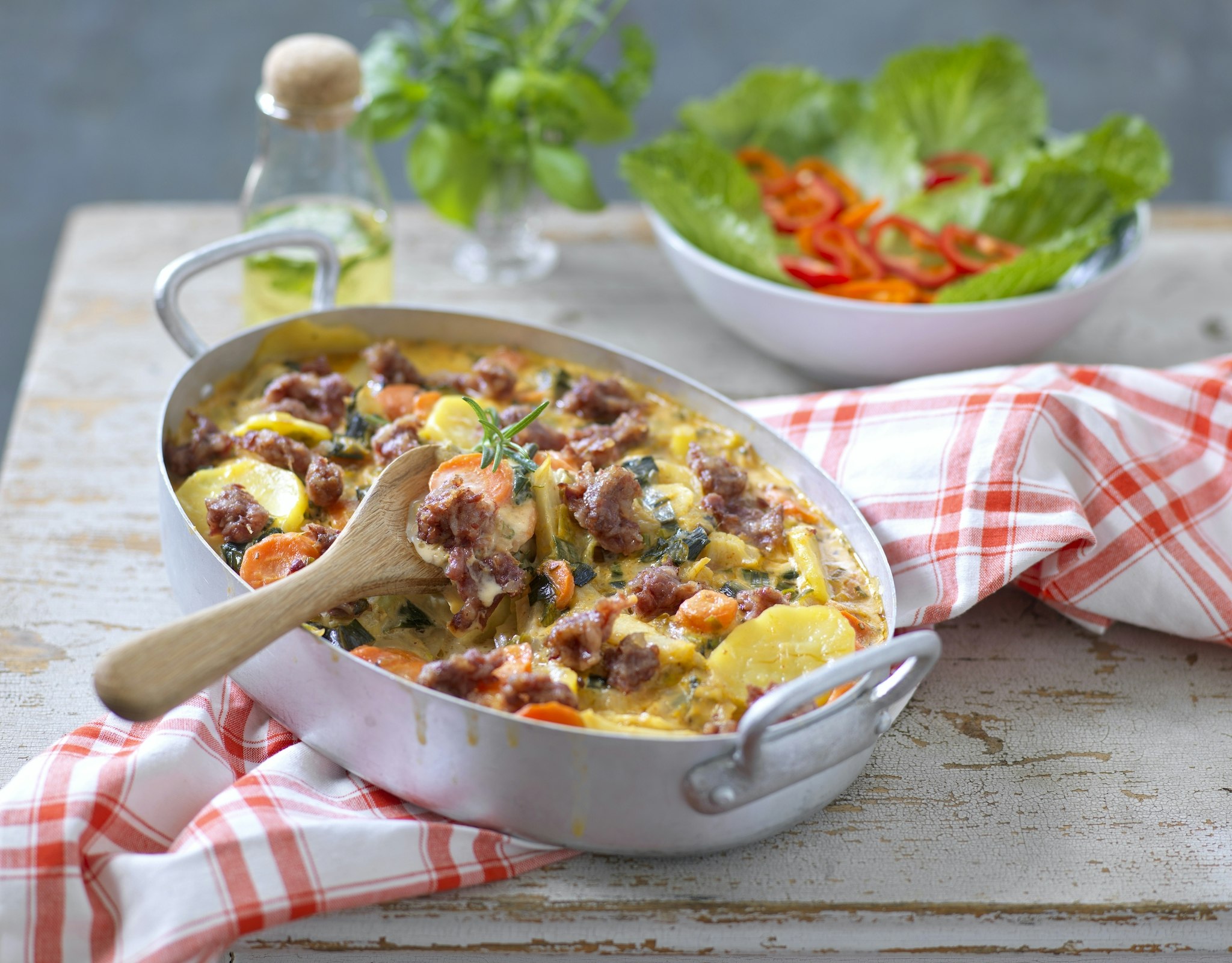 Rotfruktsgratäng med chorizosmul