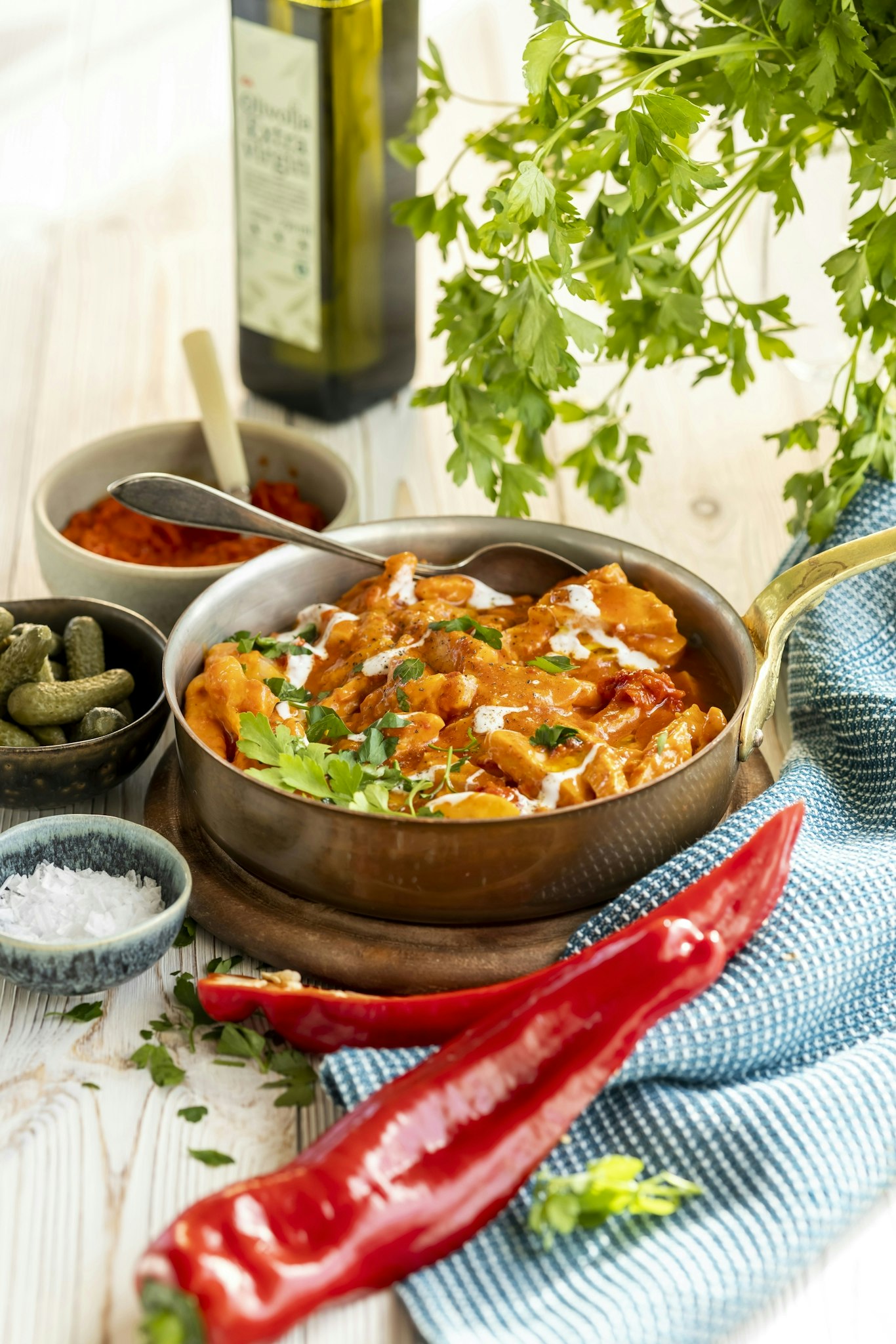 Krämig korvpanna med ajvar