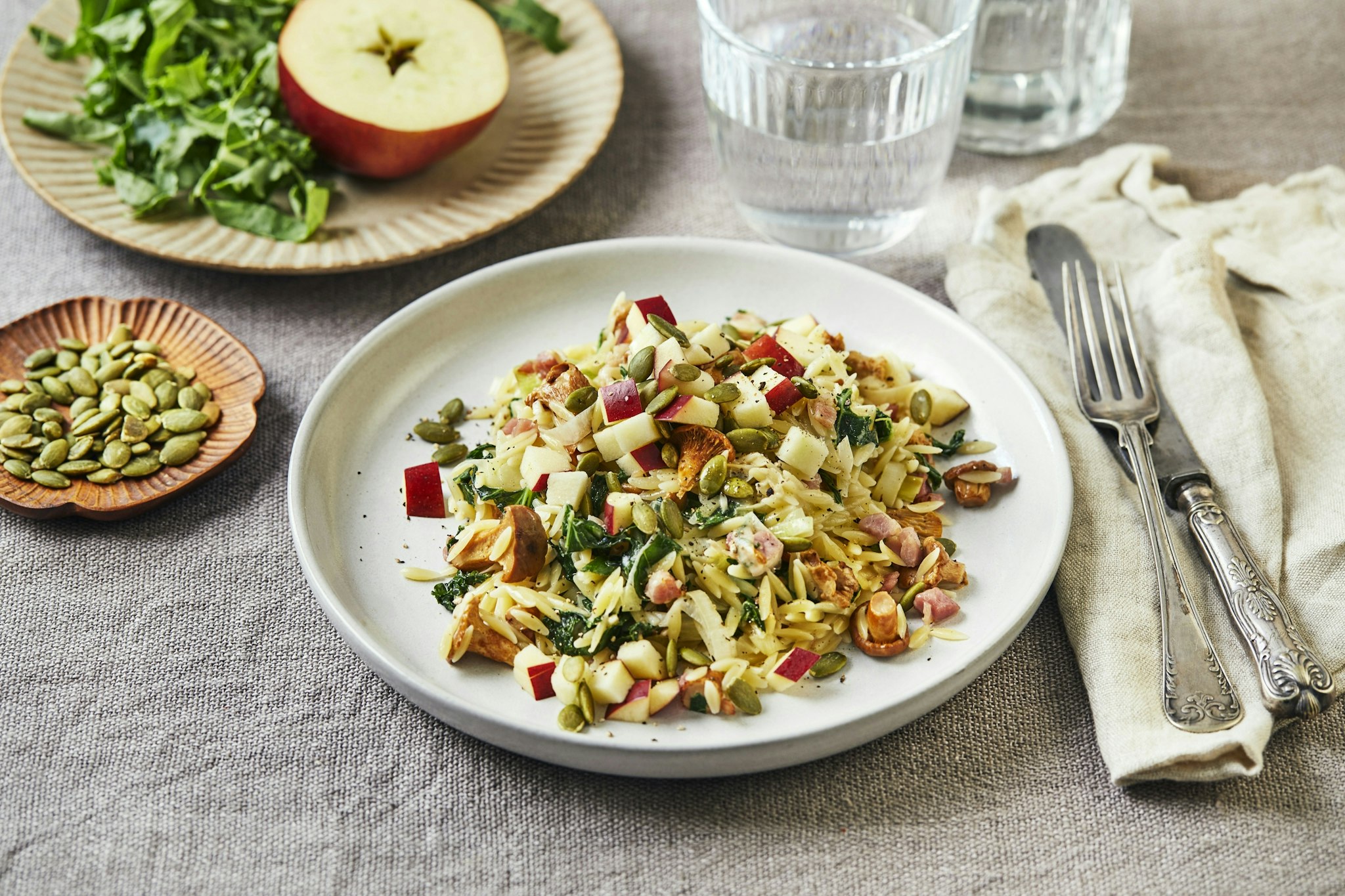 Krämig risoni med kantareller, grönkål & pancetta