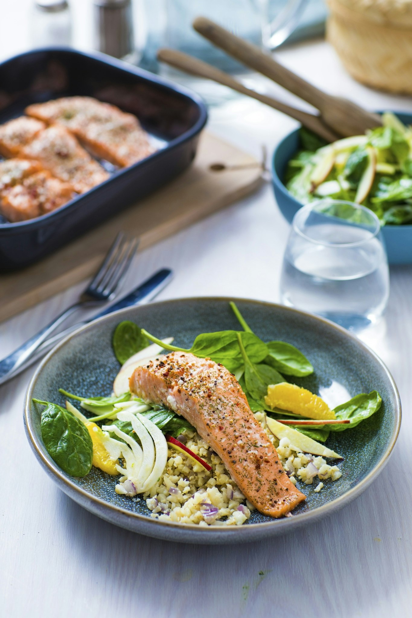 Kryddbakad lax med fänkålssallad