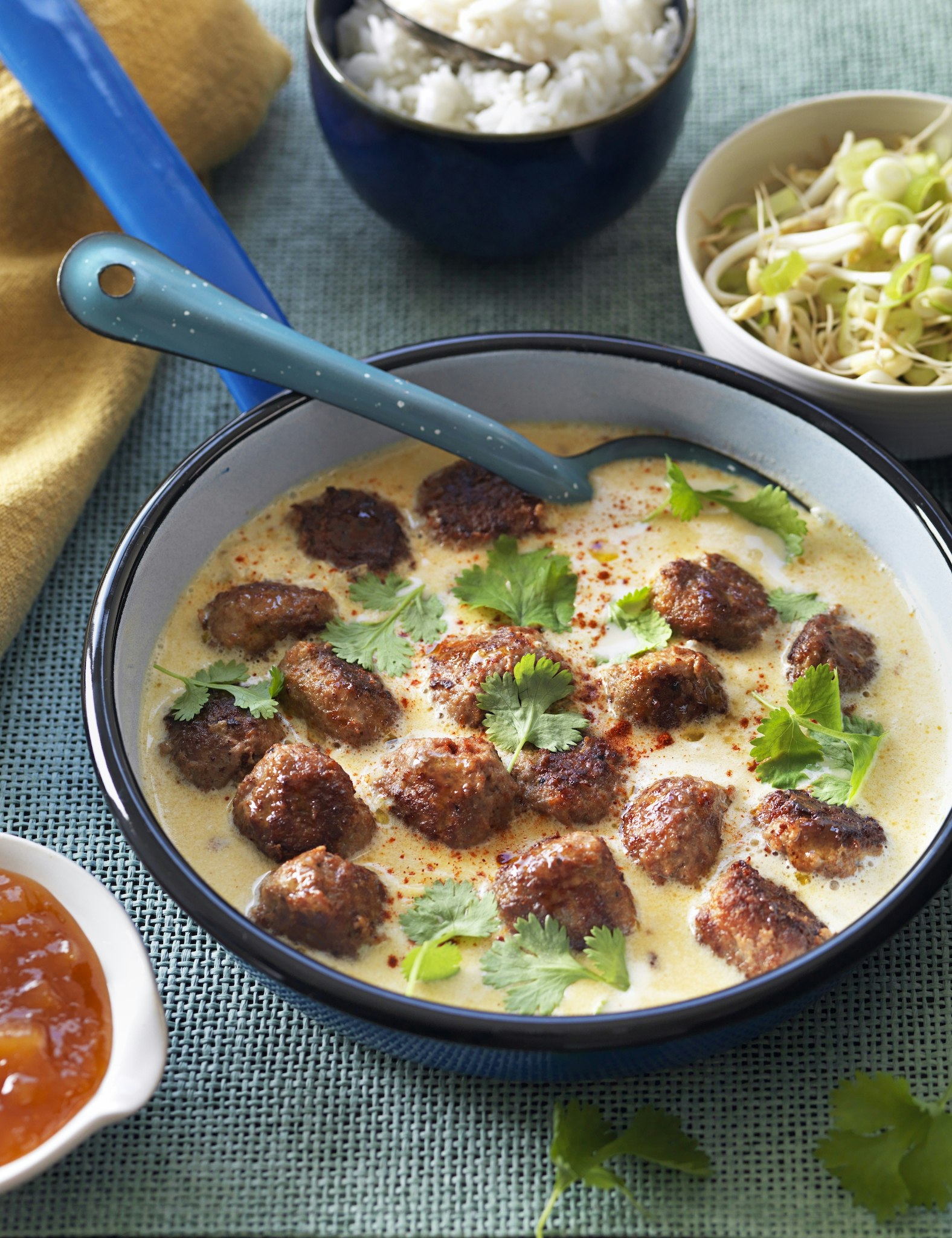 Kryddiga köttbullar i mangosås