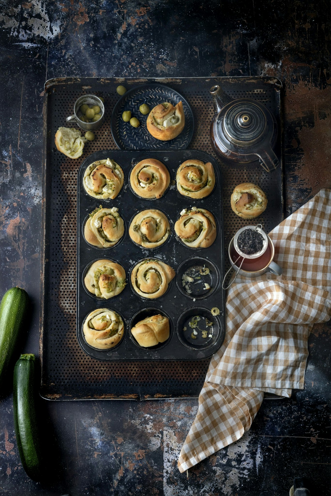 Kuvertbröd med zucchini och salladsost