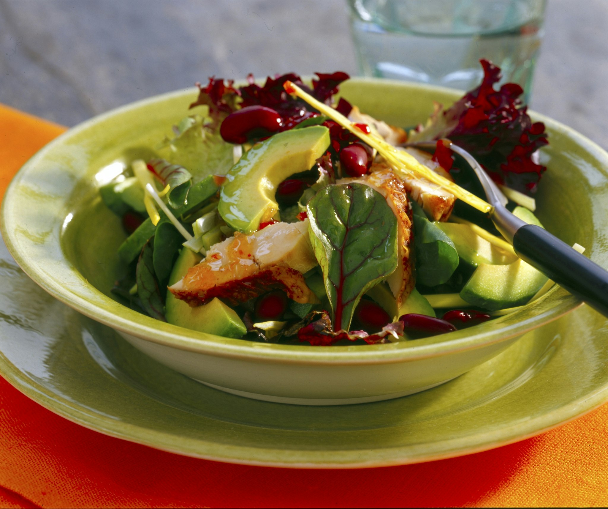 Kyckling och avokadosallad med sweet chili