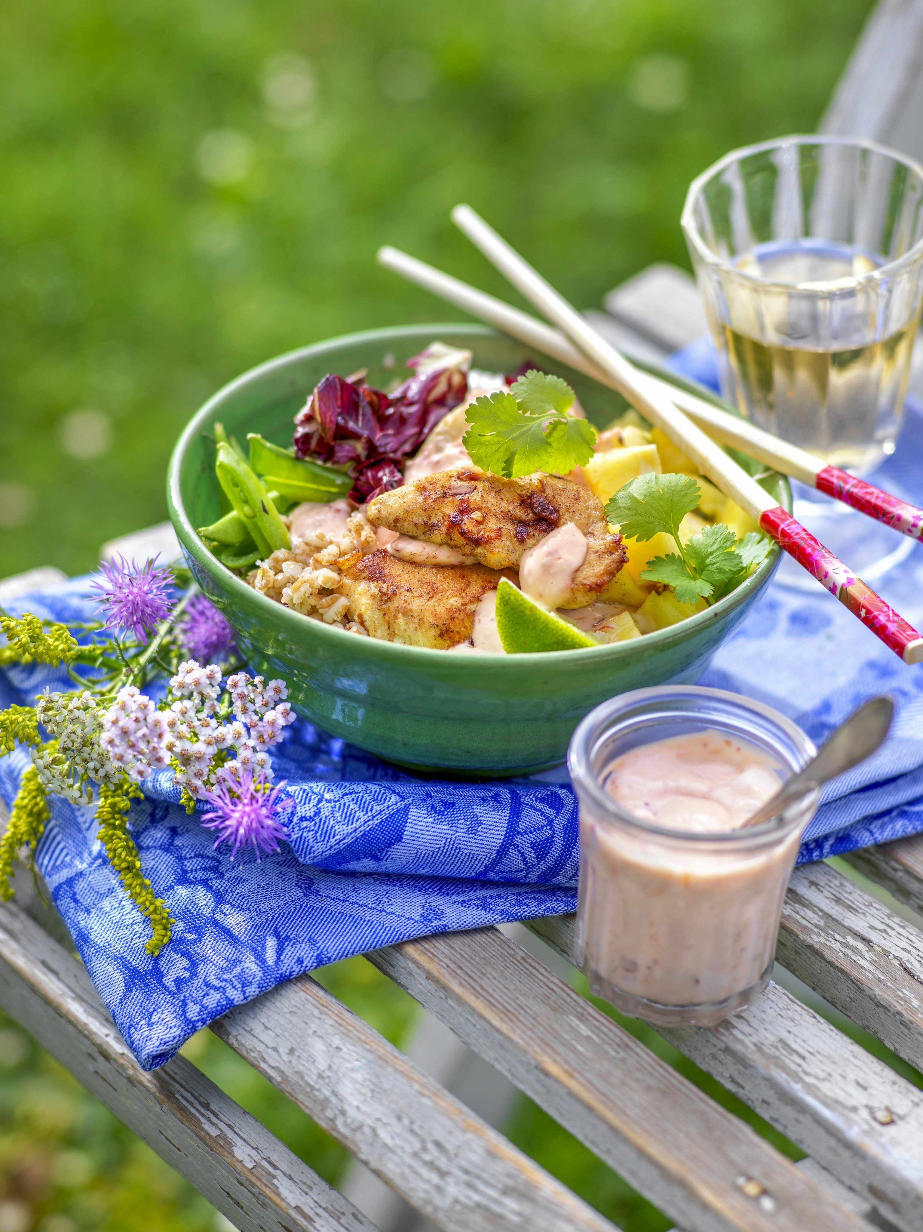 Kycklingbowl med ananas och matvete