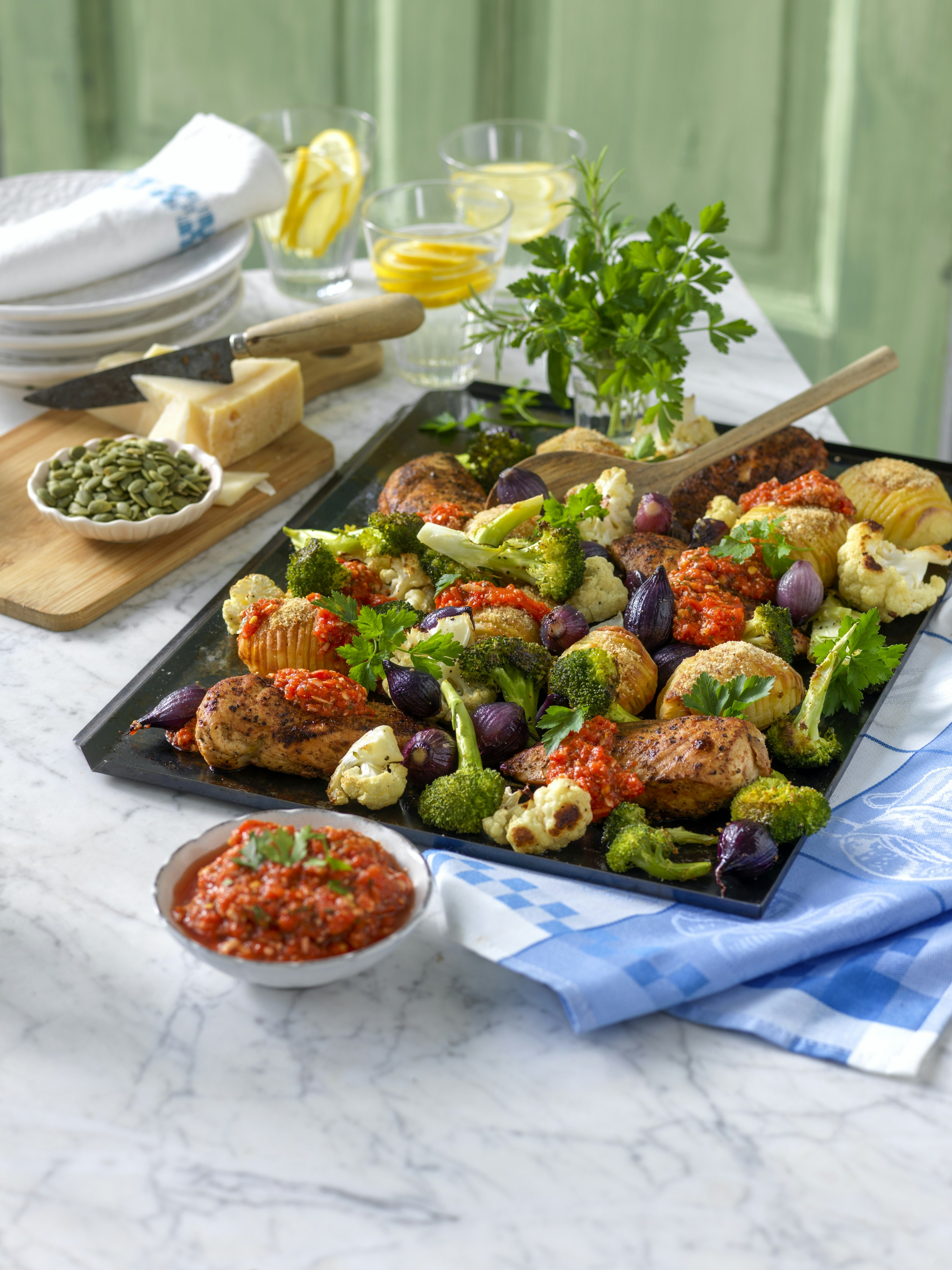 Kycklingfilé med grillad paprikakräm