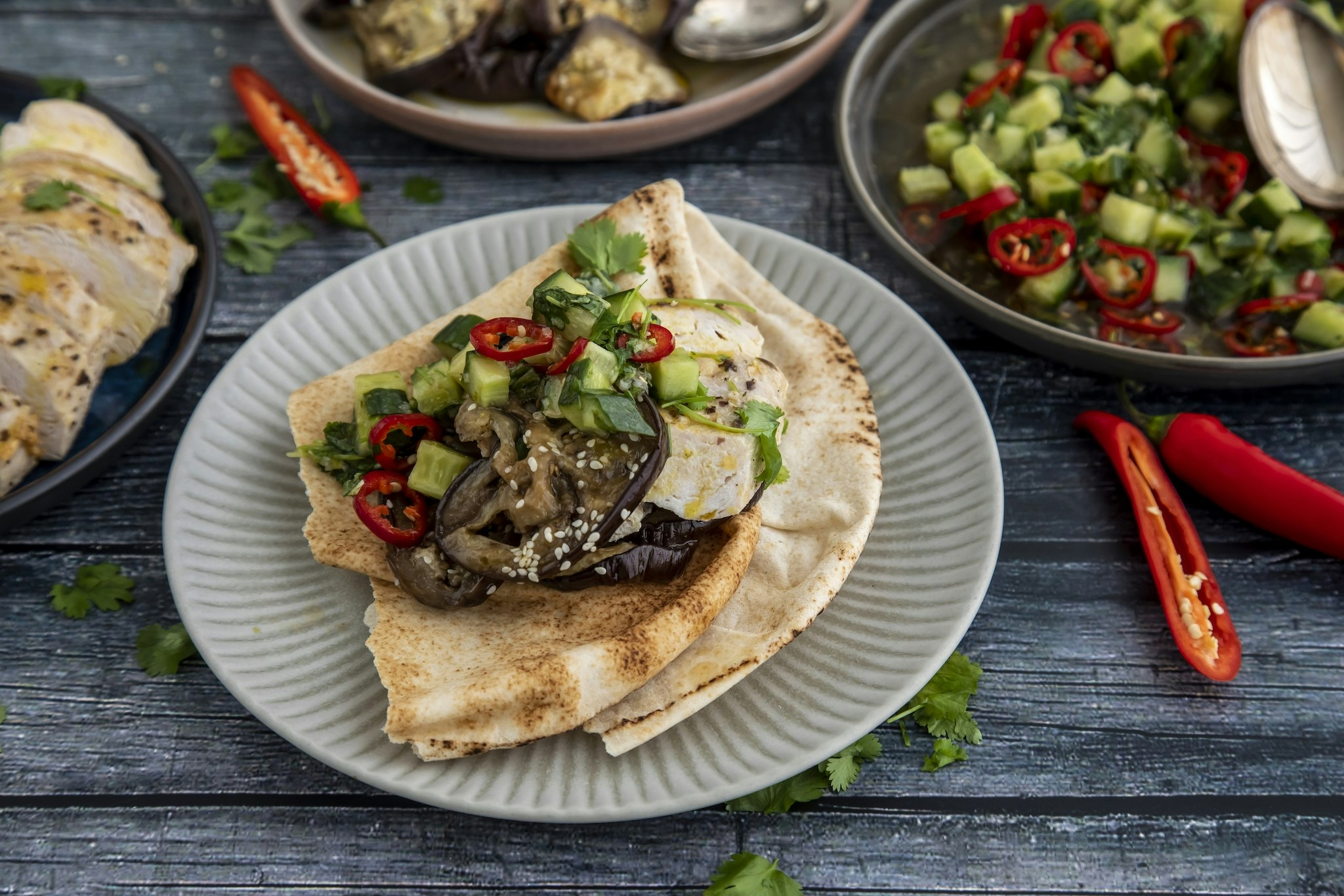 Kycklingfilé med salsa och rostad auberginesallad
