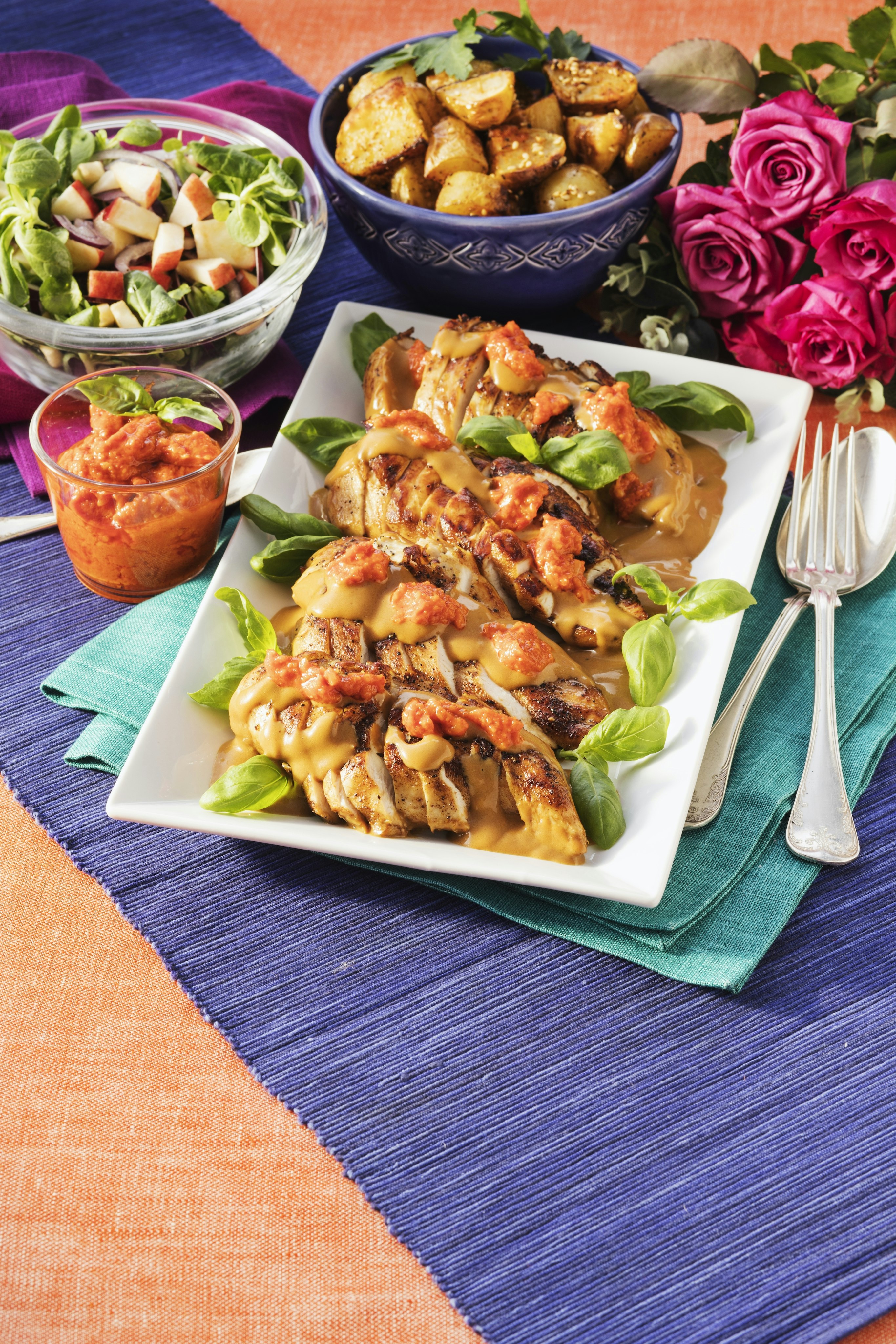 Kycklingfilé med sesampotatis och chilipesto