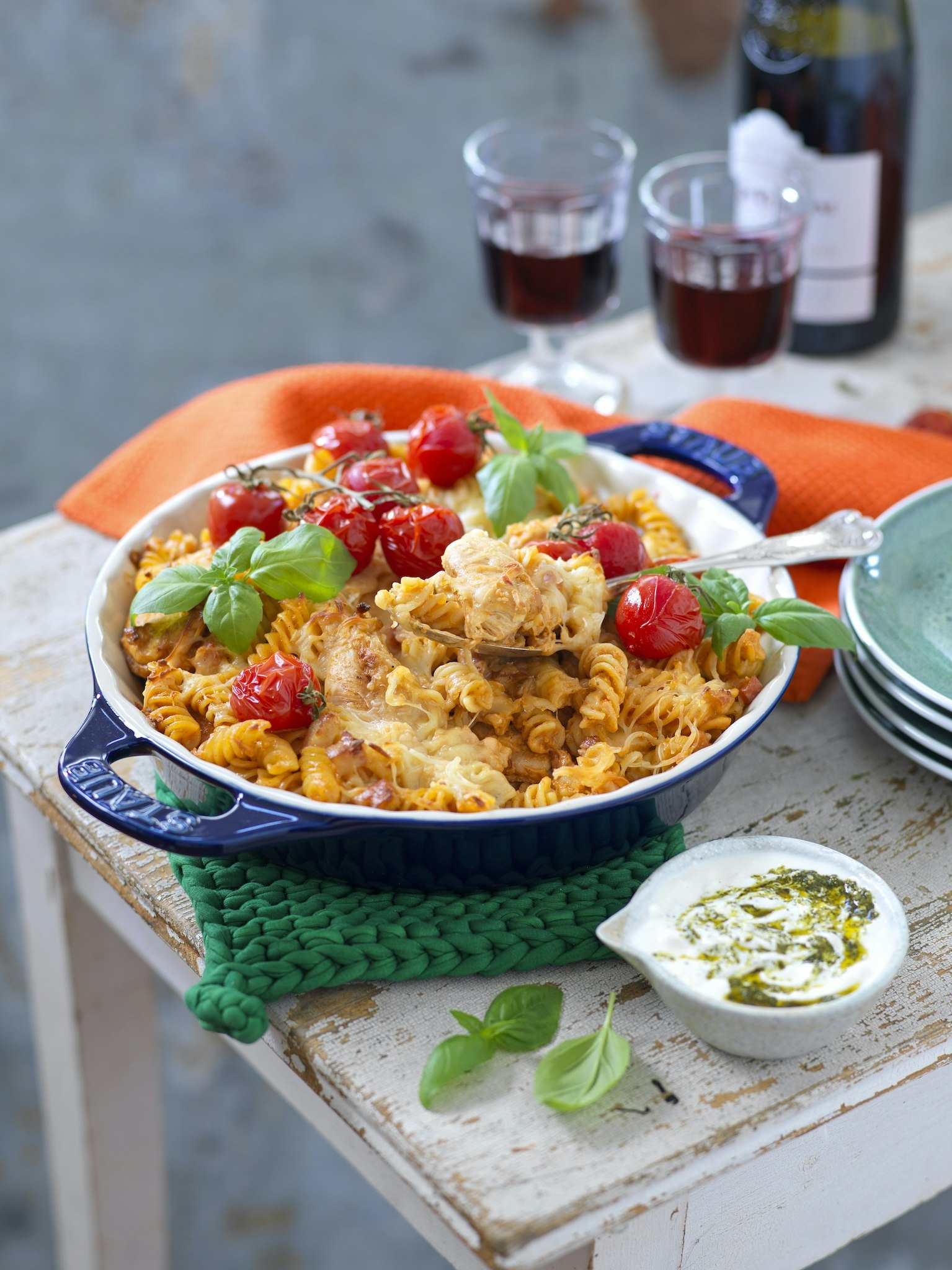 Kycklinggratäng med mozzarella och tomat