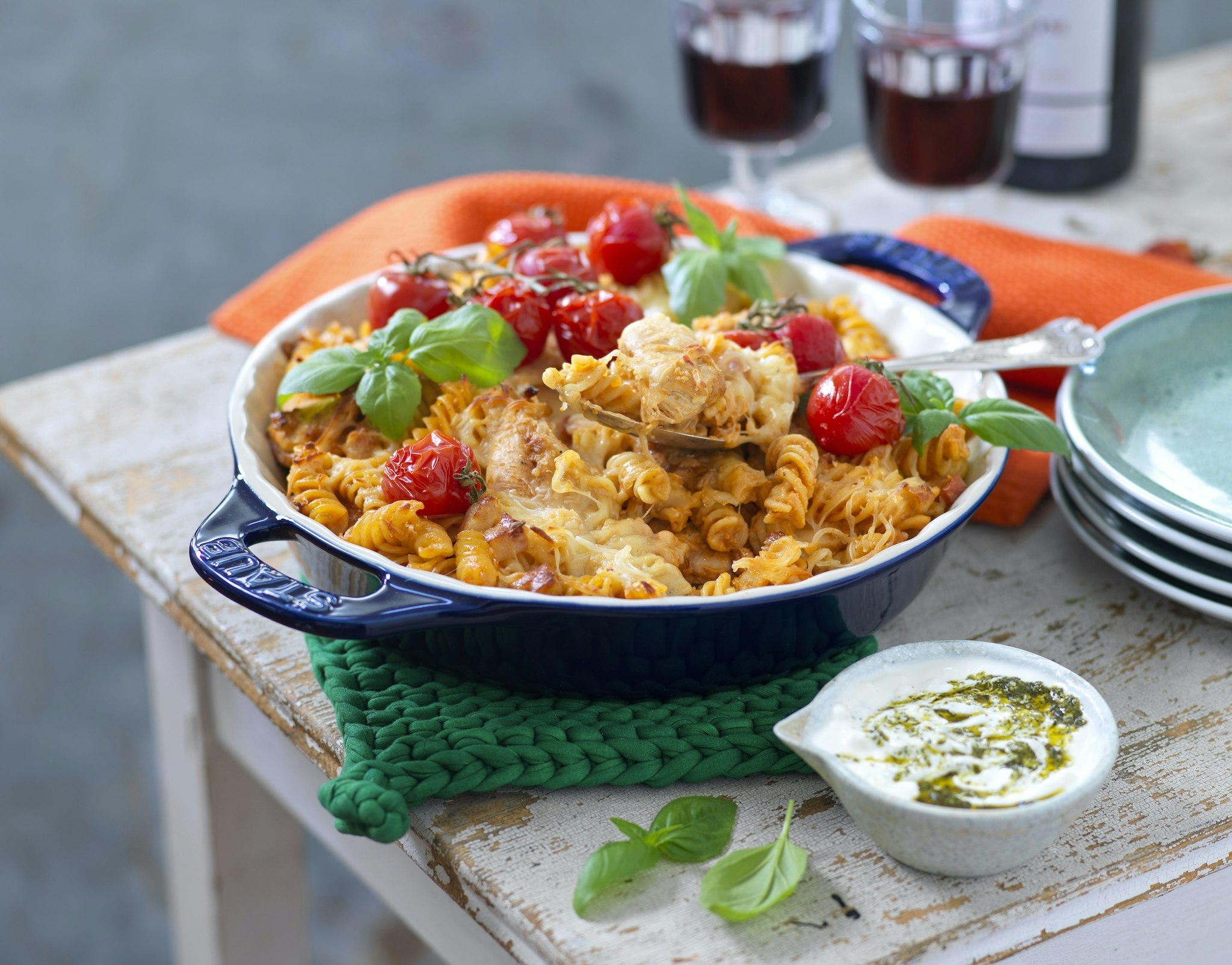 Kycklinggratäng med mozzarella och tomat