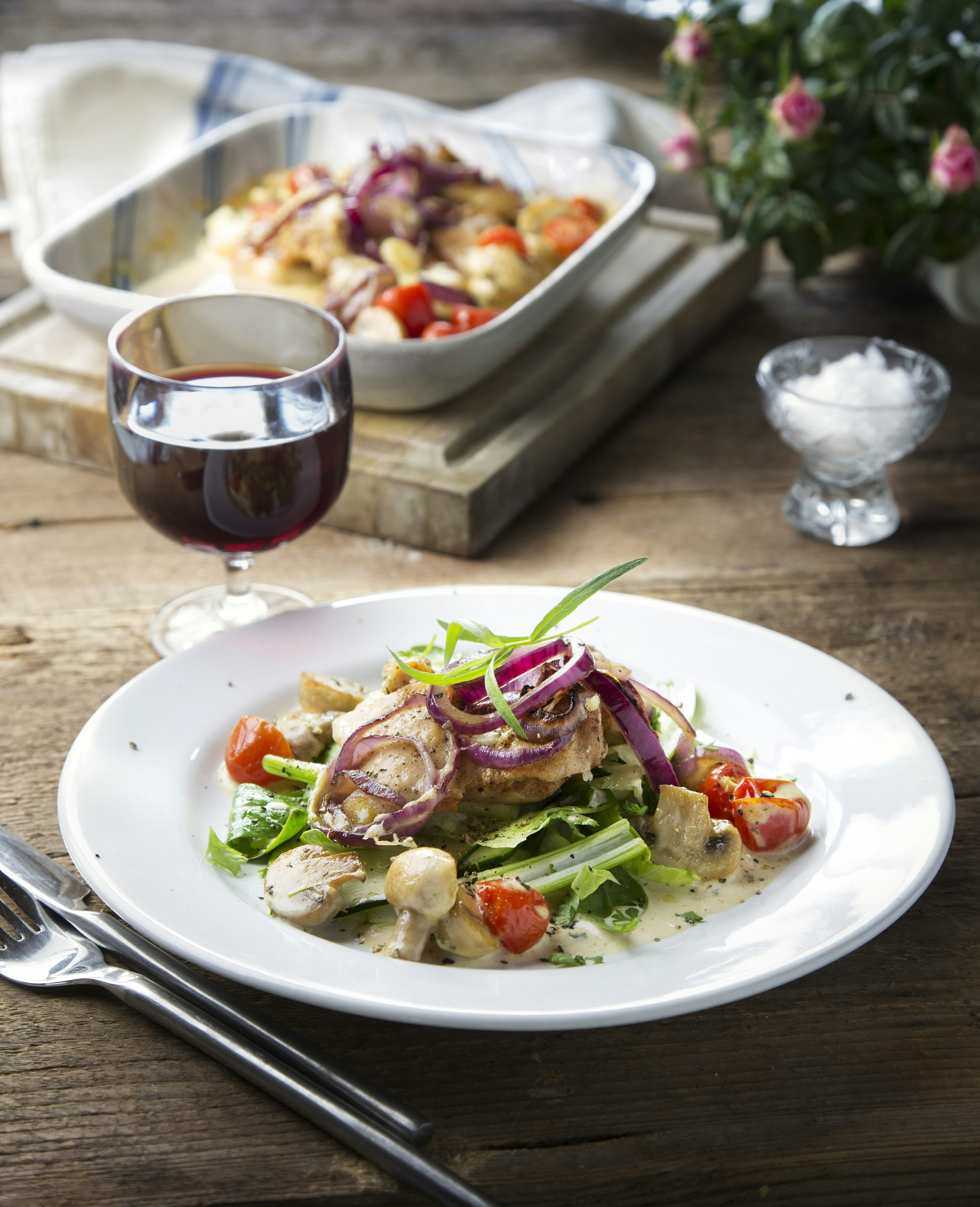 Kycklinggratäng med svamp och rödlök