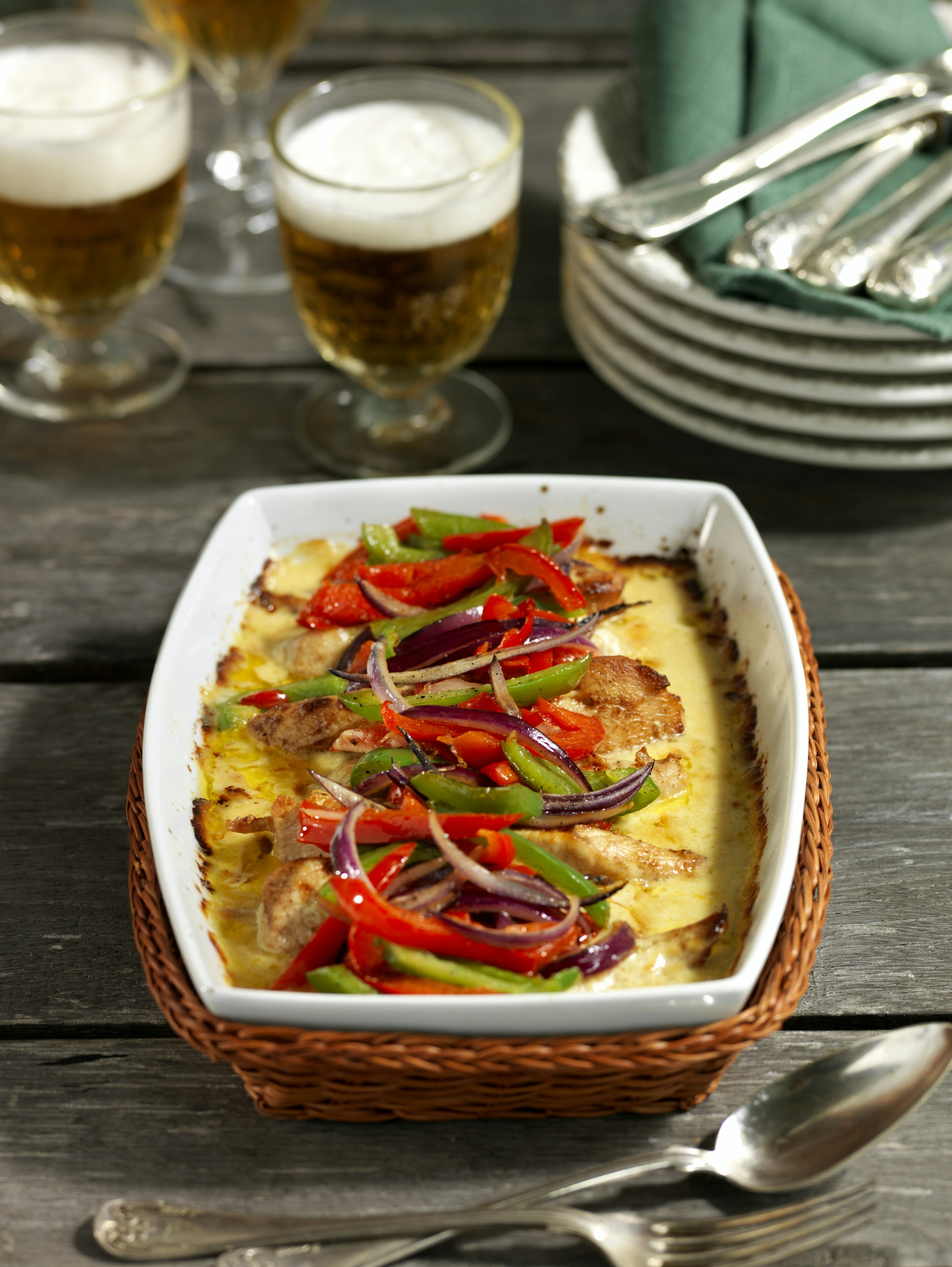 Kycklinggratäng med paprika och lök