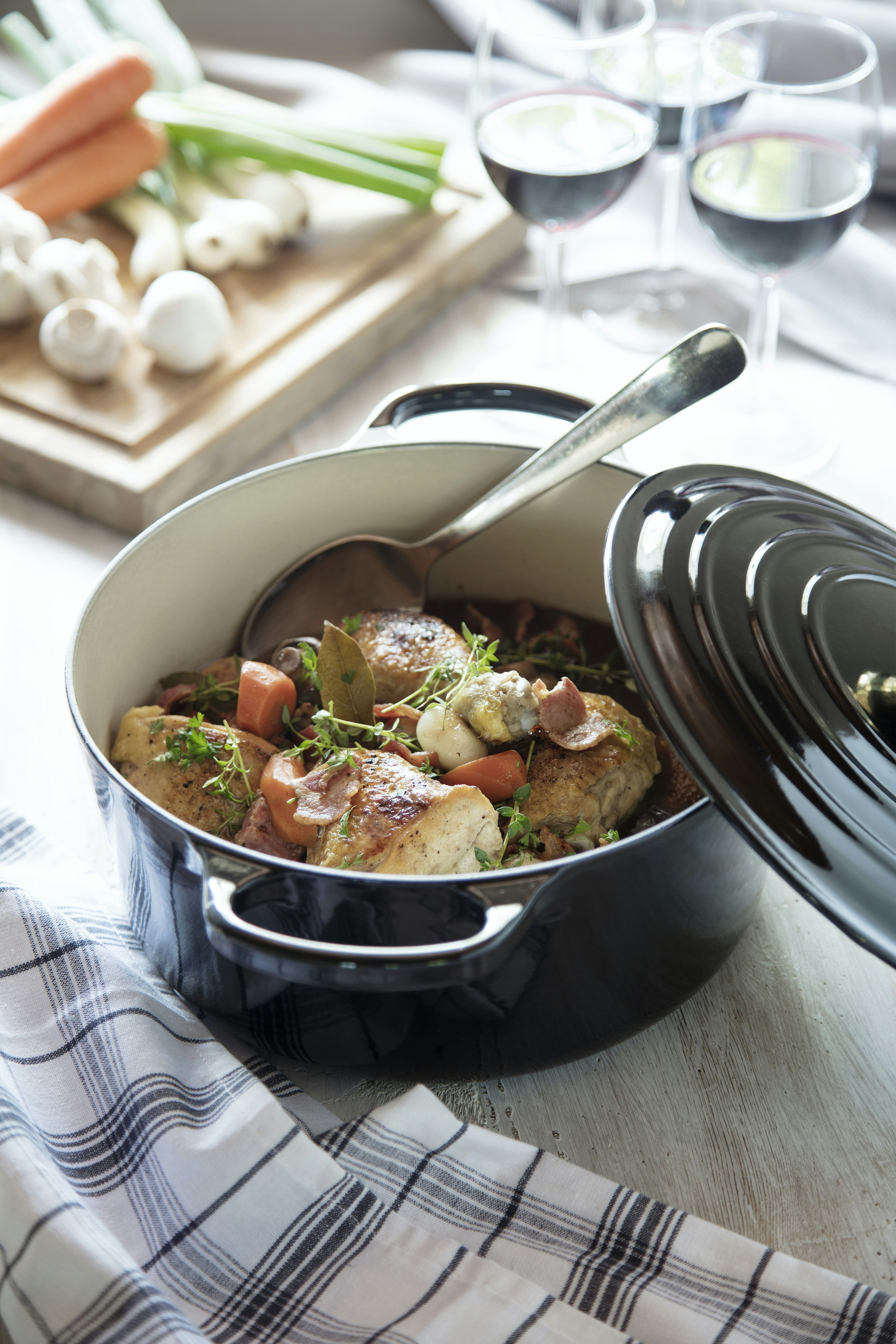 Kycklinggryta med bacon och rött vin