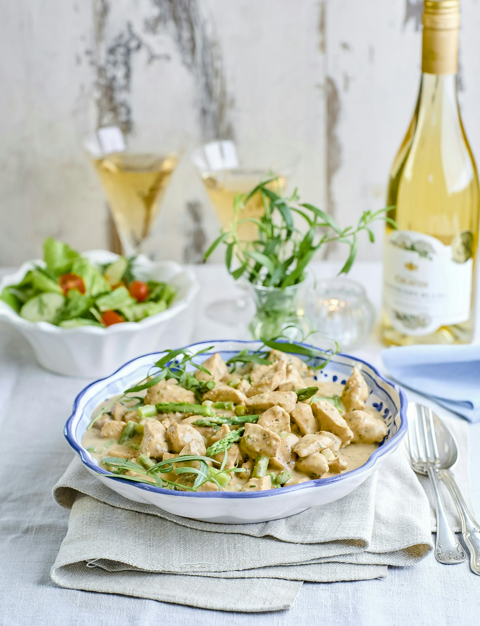 Kycklinggryta med dragon och sparris