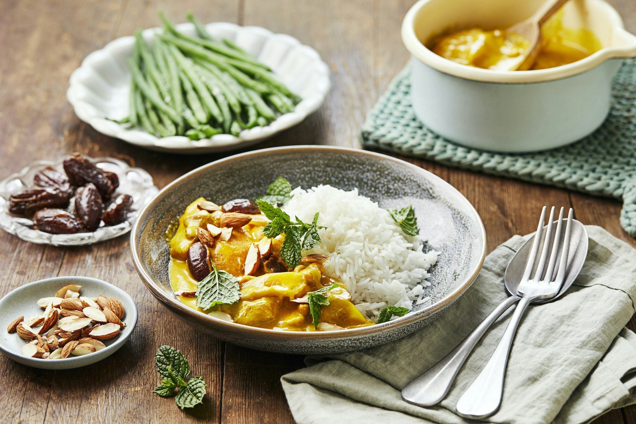 Kycklinggryta med saffran och dadlar