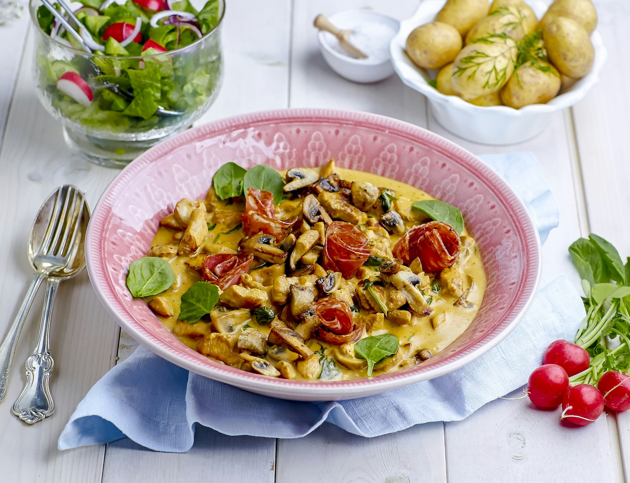 Kycklinggryta med spenat och salami