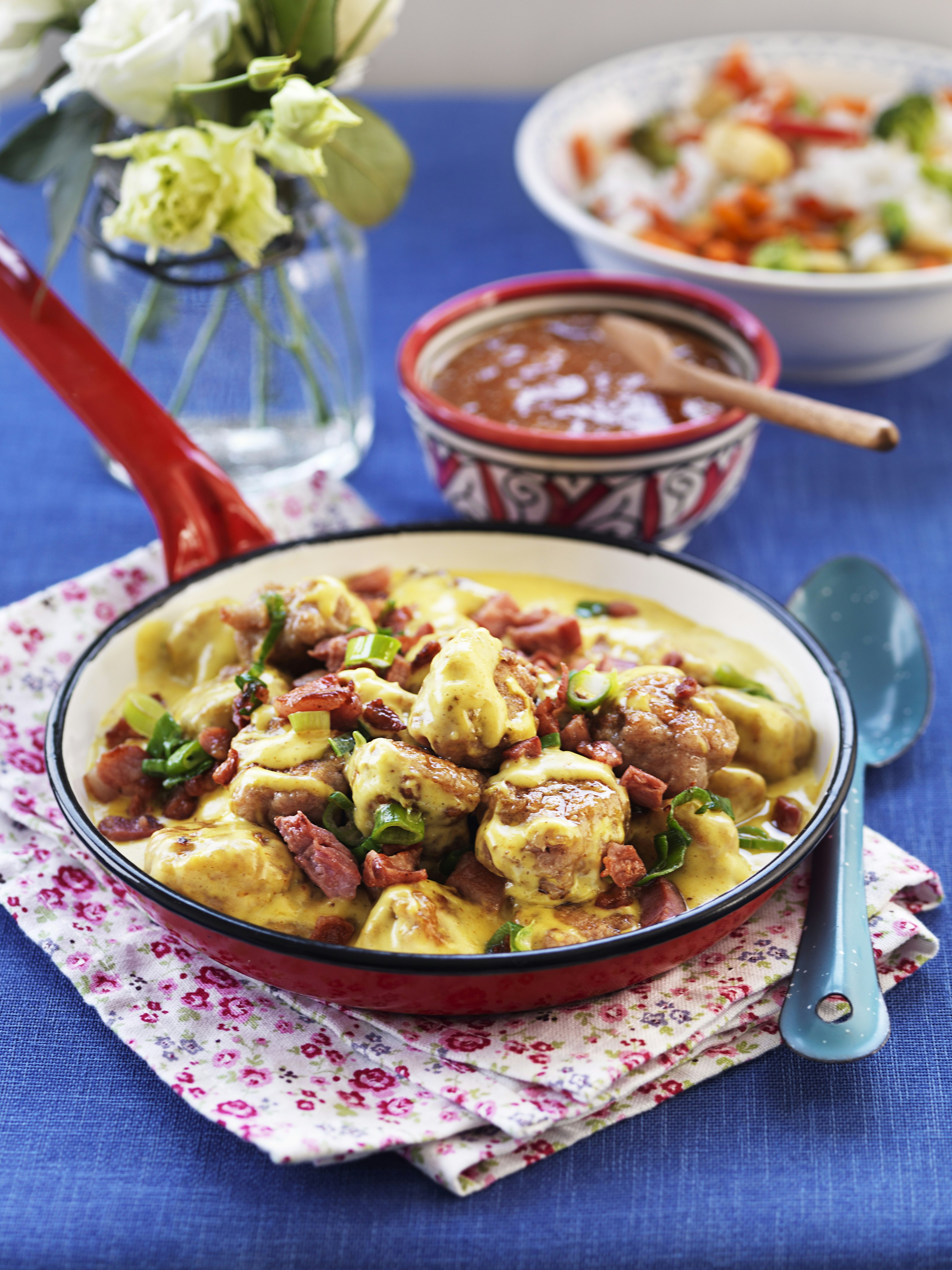 Kycklingköttbullar i currysås