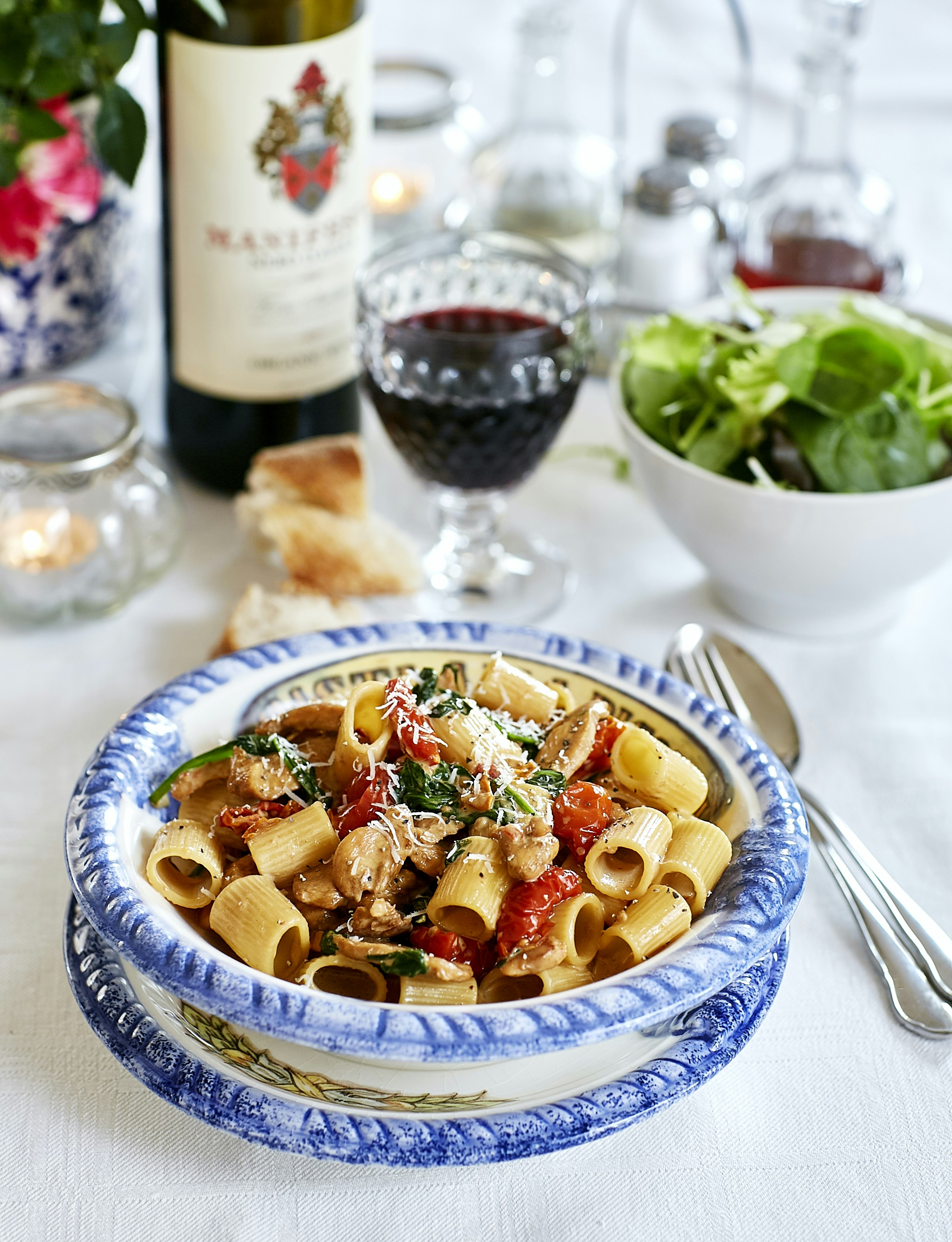 Krämig kycklingpasta med soltorkade tomater