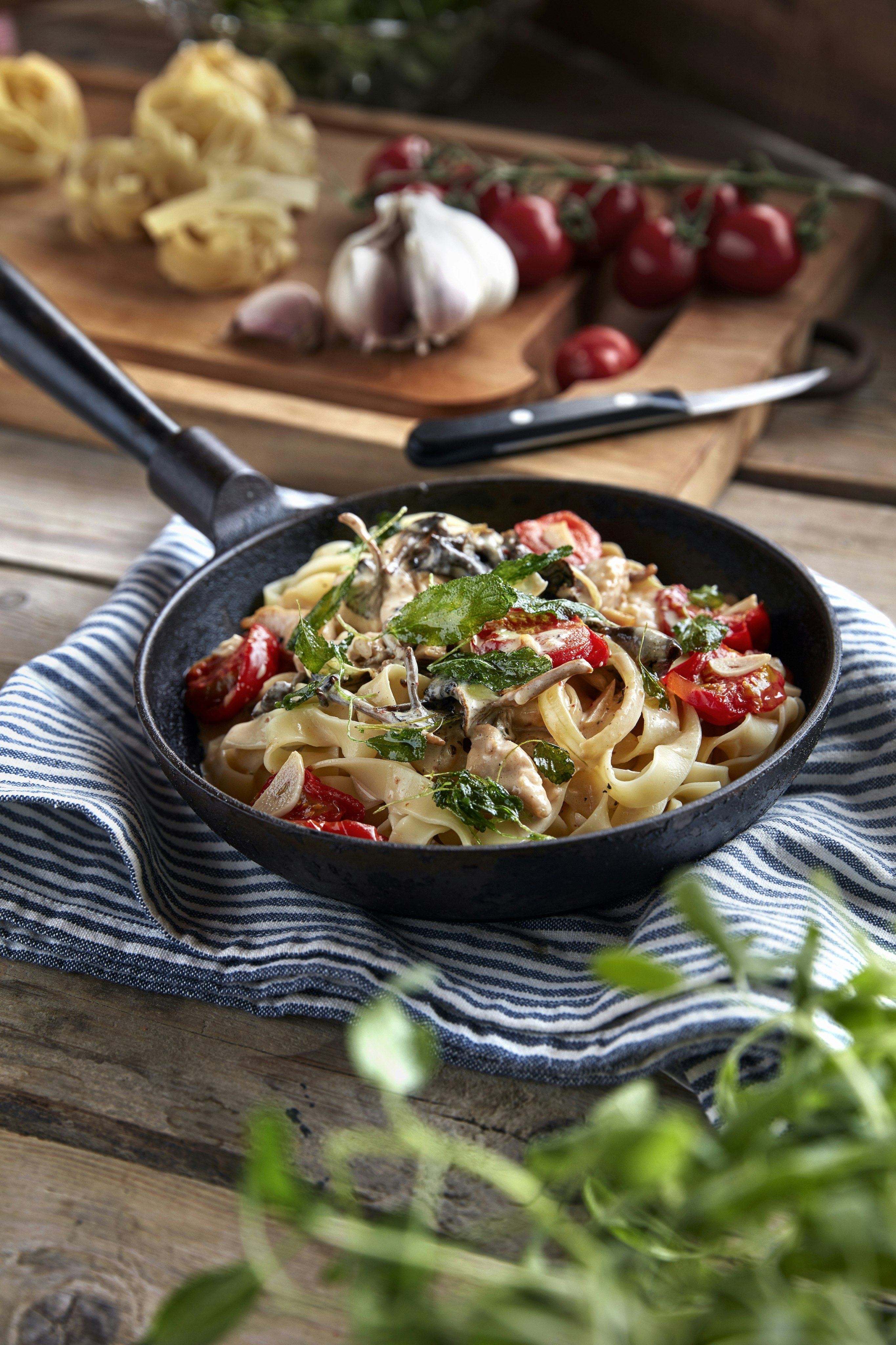 Kycklingpasta med ugnsrostade tomater