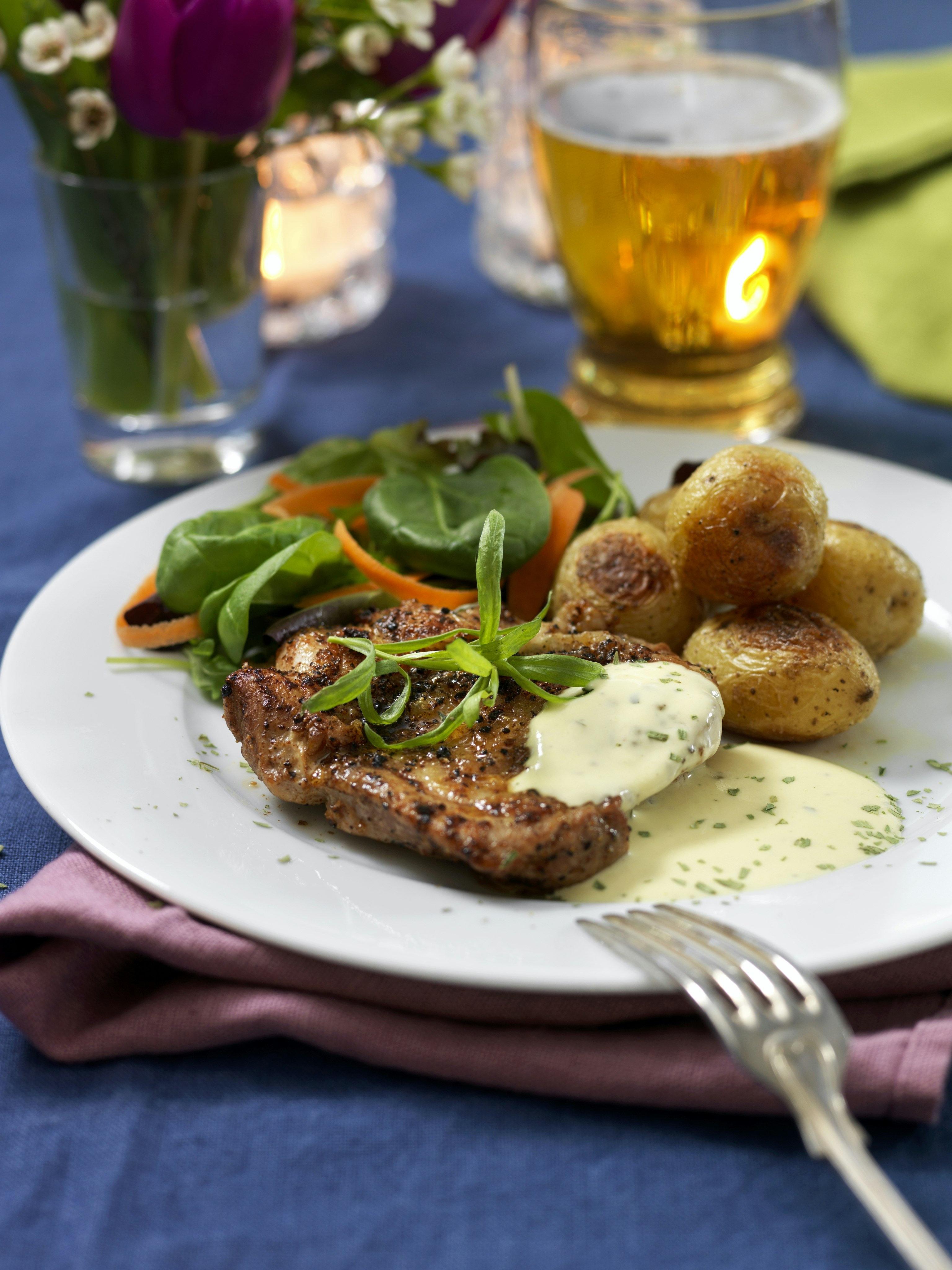 Kycklingsteak med bearnaisesås och rostad potatis