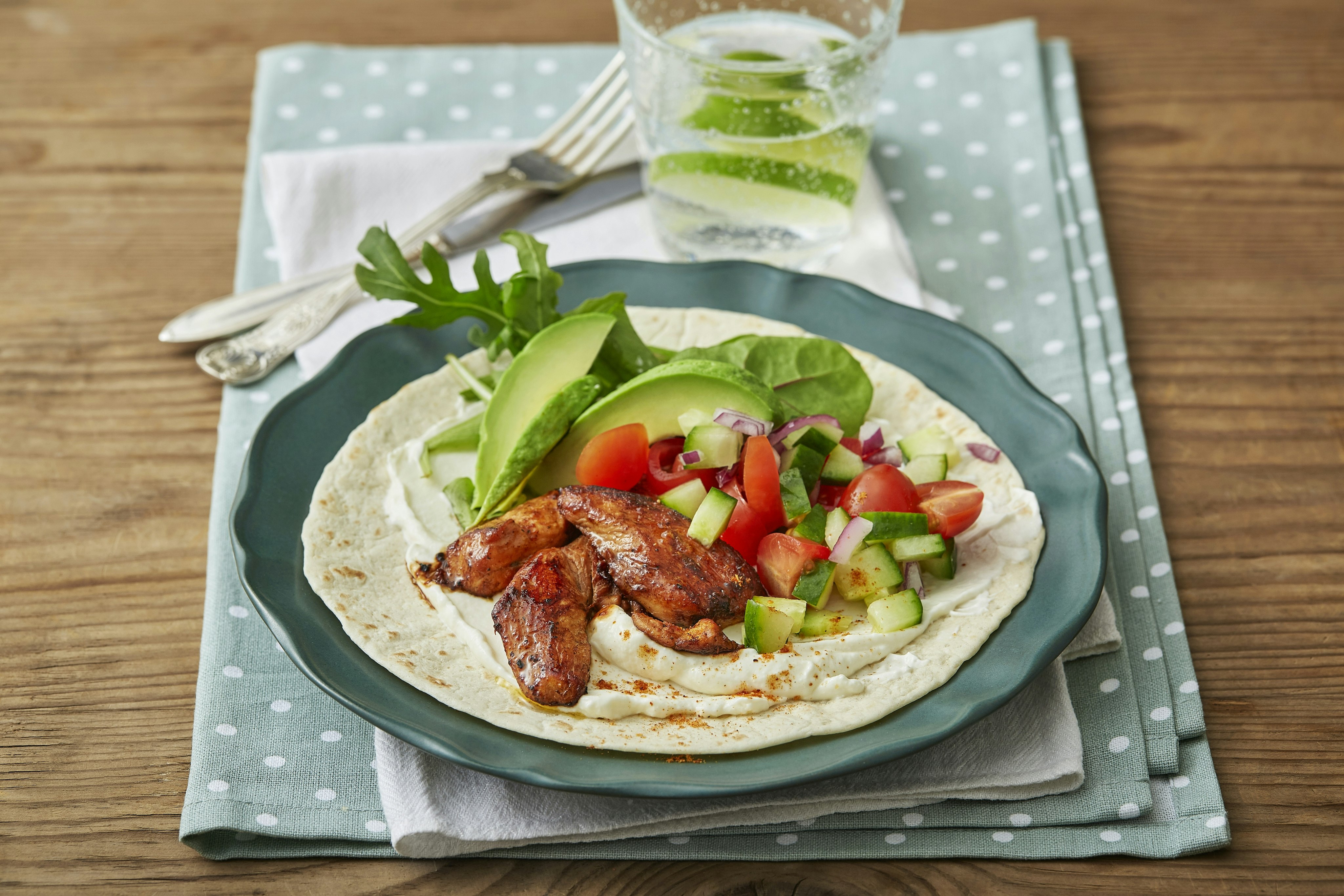 Kycklingtacos med avokado och tomatsalsa