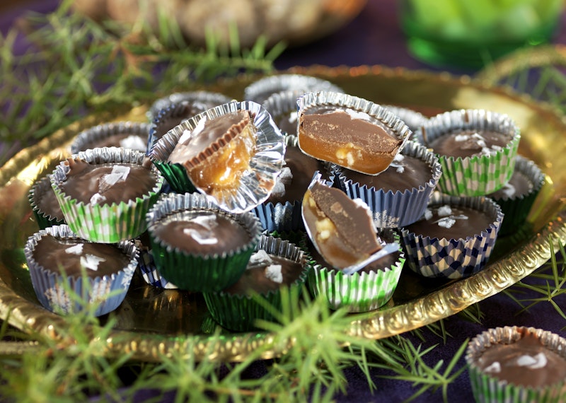 Chokladknäck med hasselnötter och flingsalt.