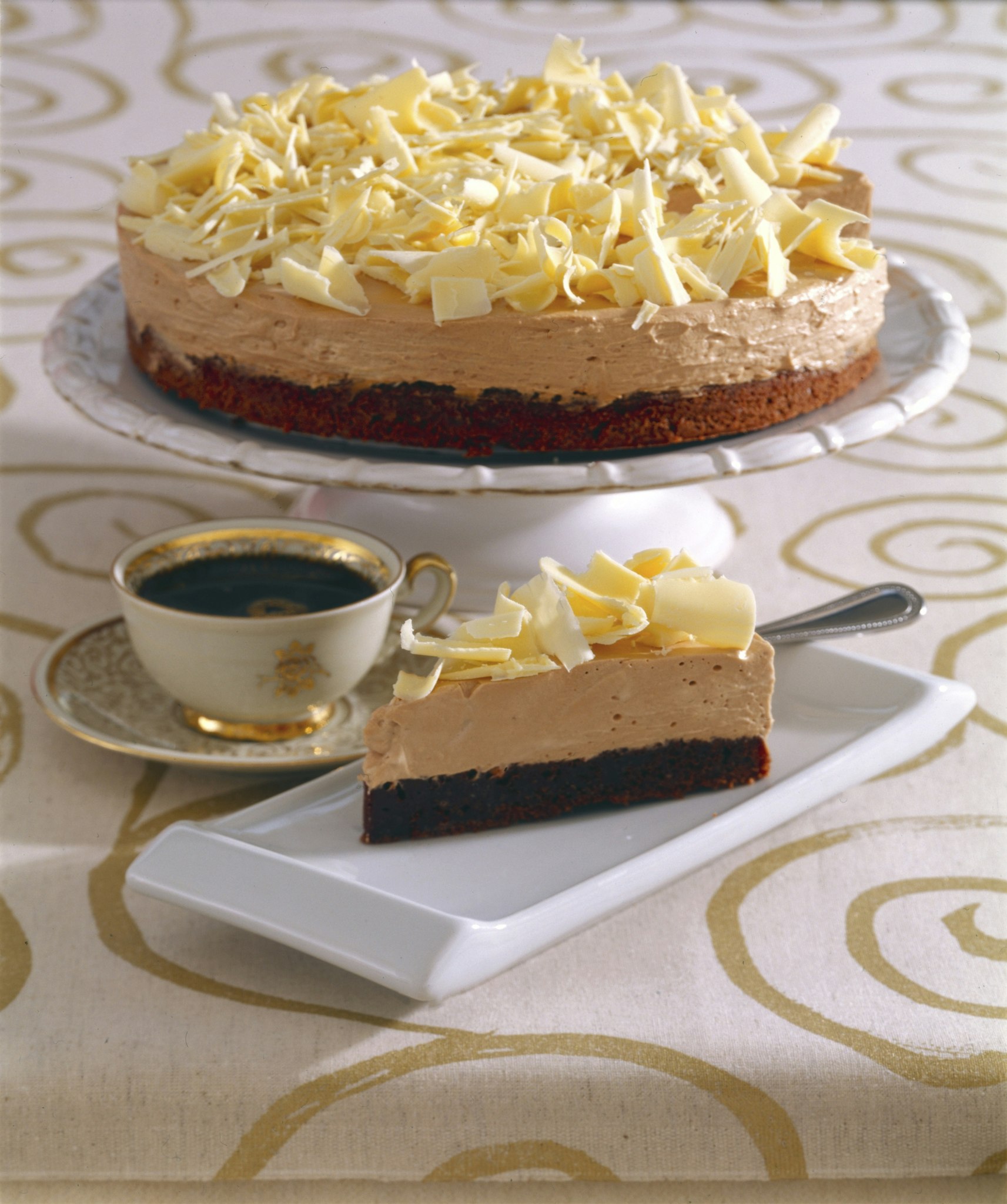 Läcker chokladmoussetårta med 3 sorters choklad