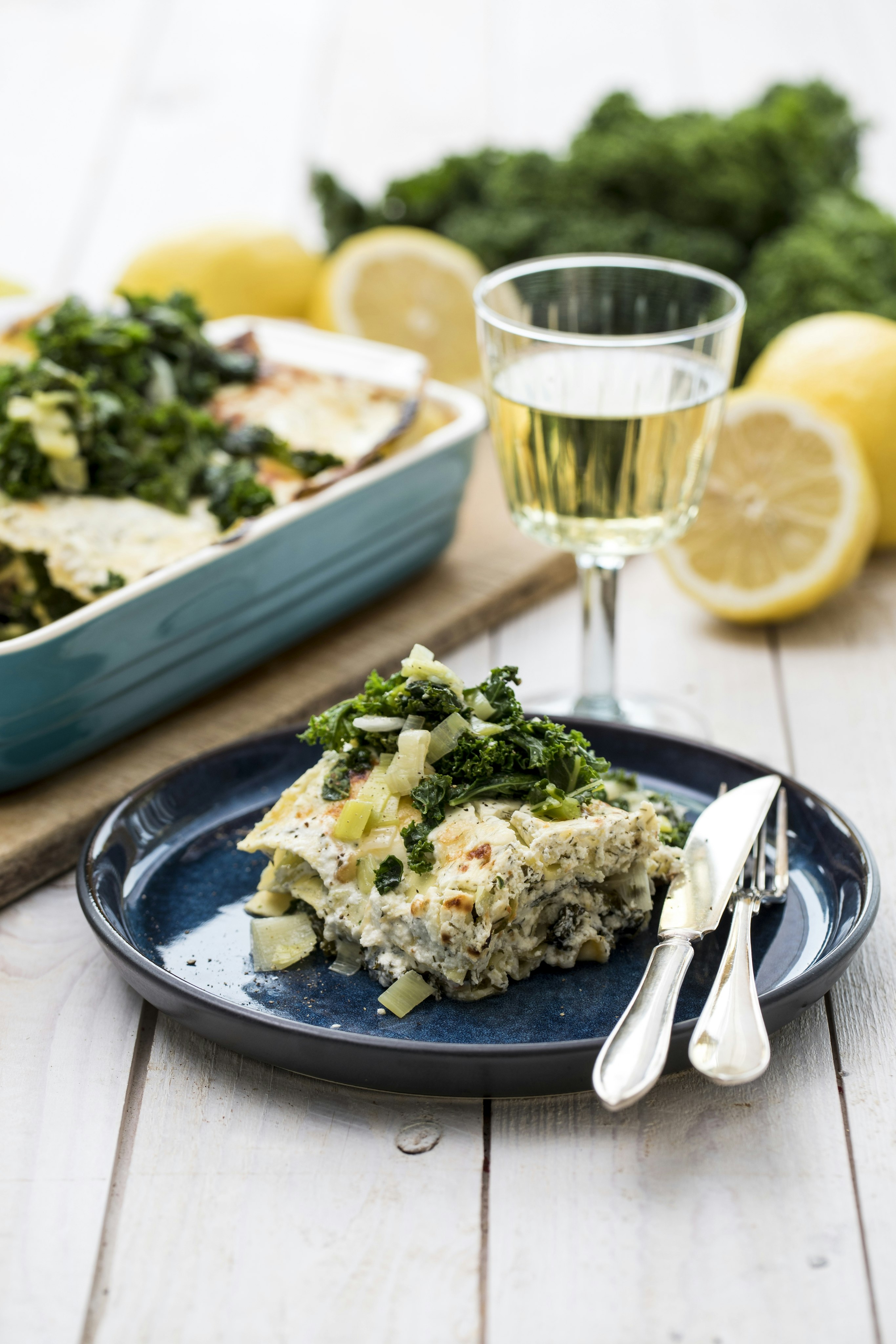 Lasagne med rökt lax, citron och grönkål